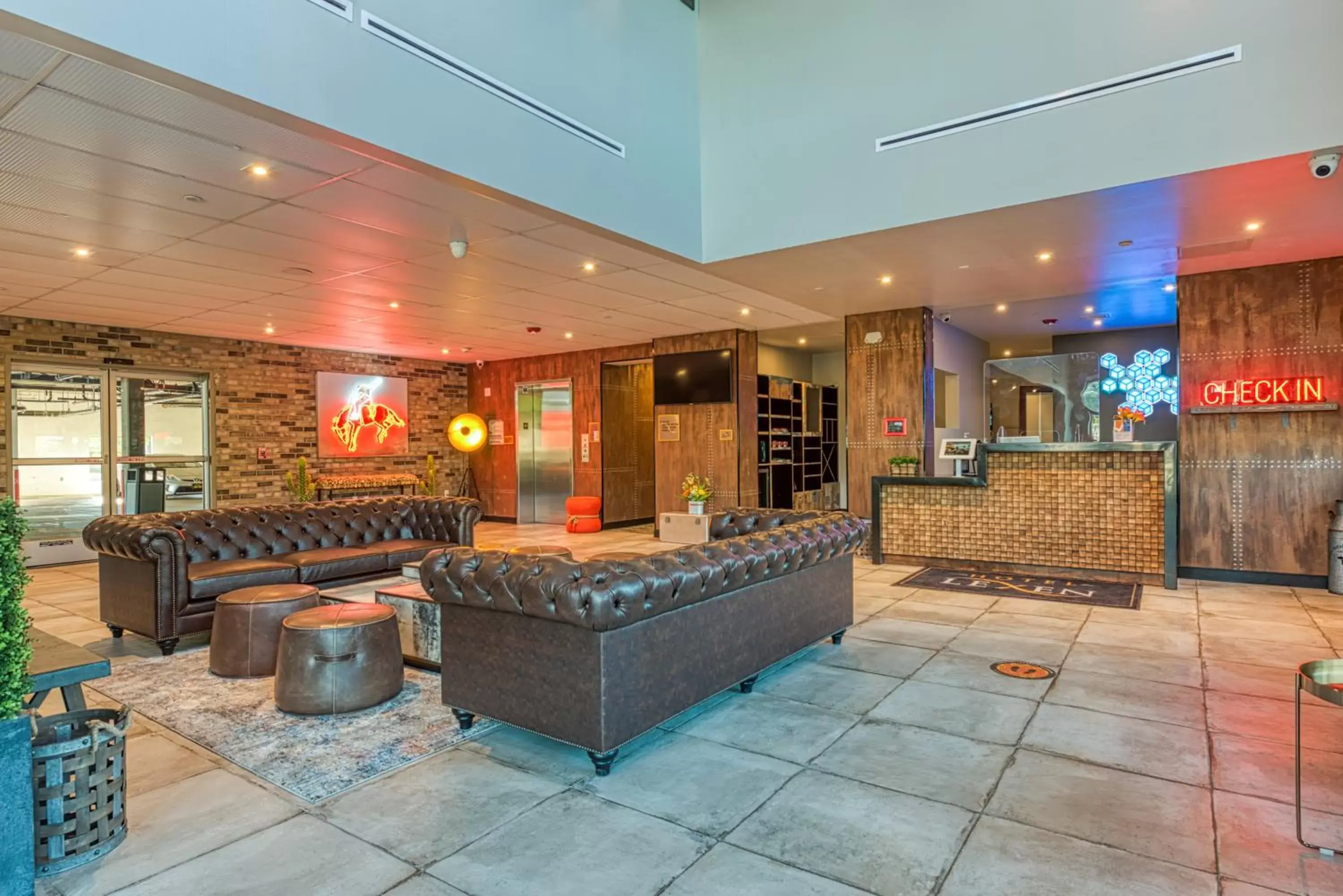 Lobby or reception, Lounge/Bar in Hotel Lexen Newhall & Santa Clarita - Near Six Flags Magic Mountain