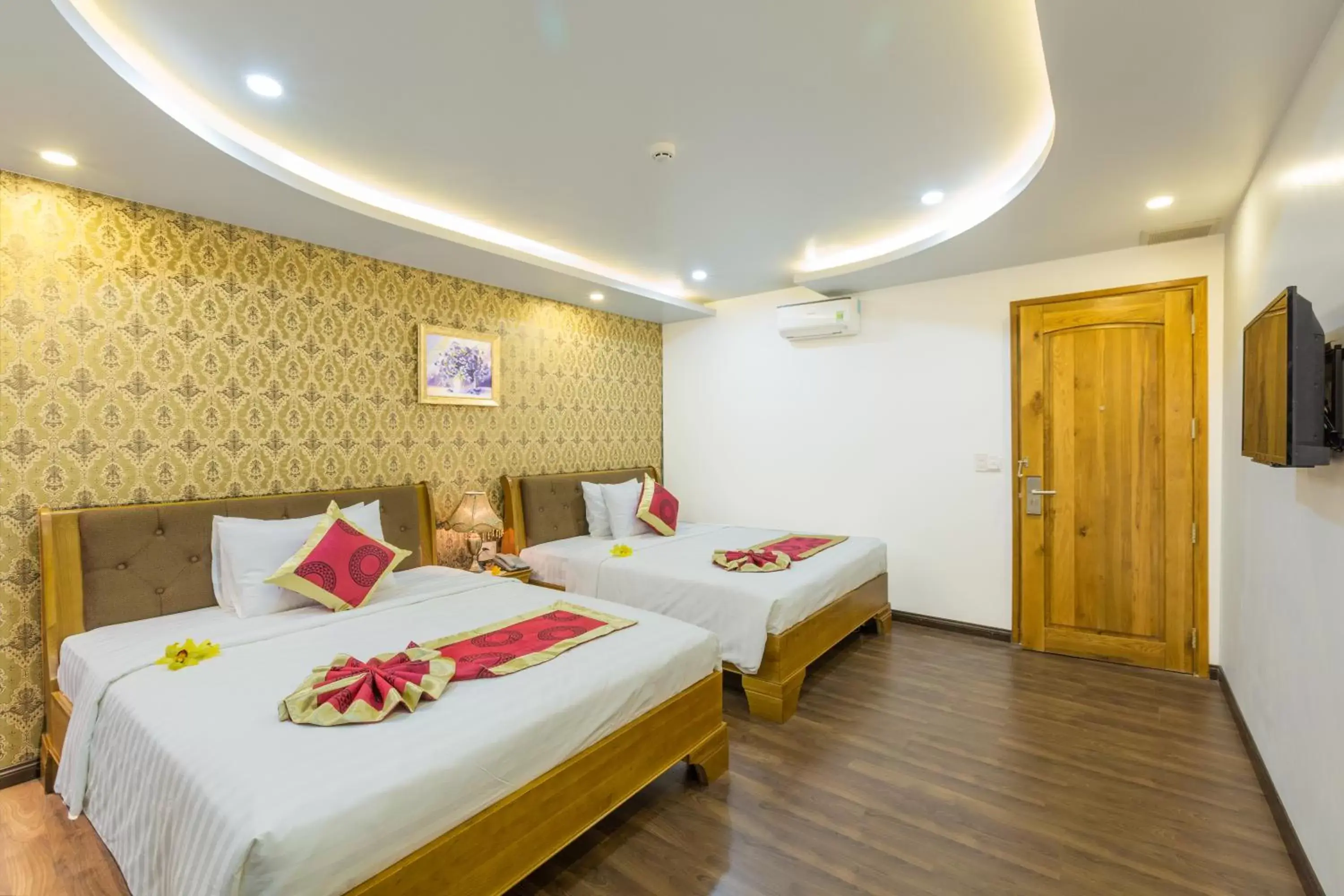 Photo of the whole room, Bed in The Airport Hotel Photo of the whole room, Bed in The Airport Hotel