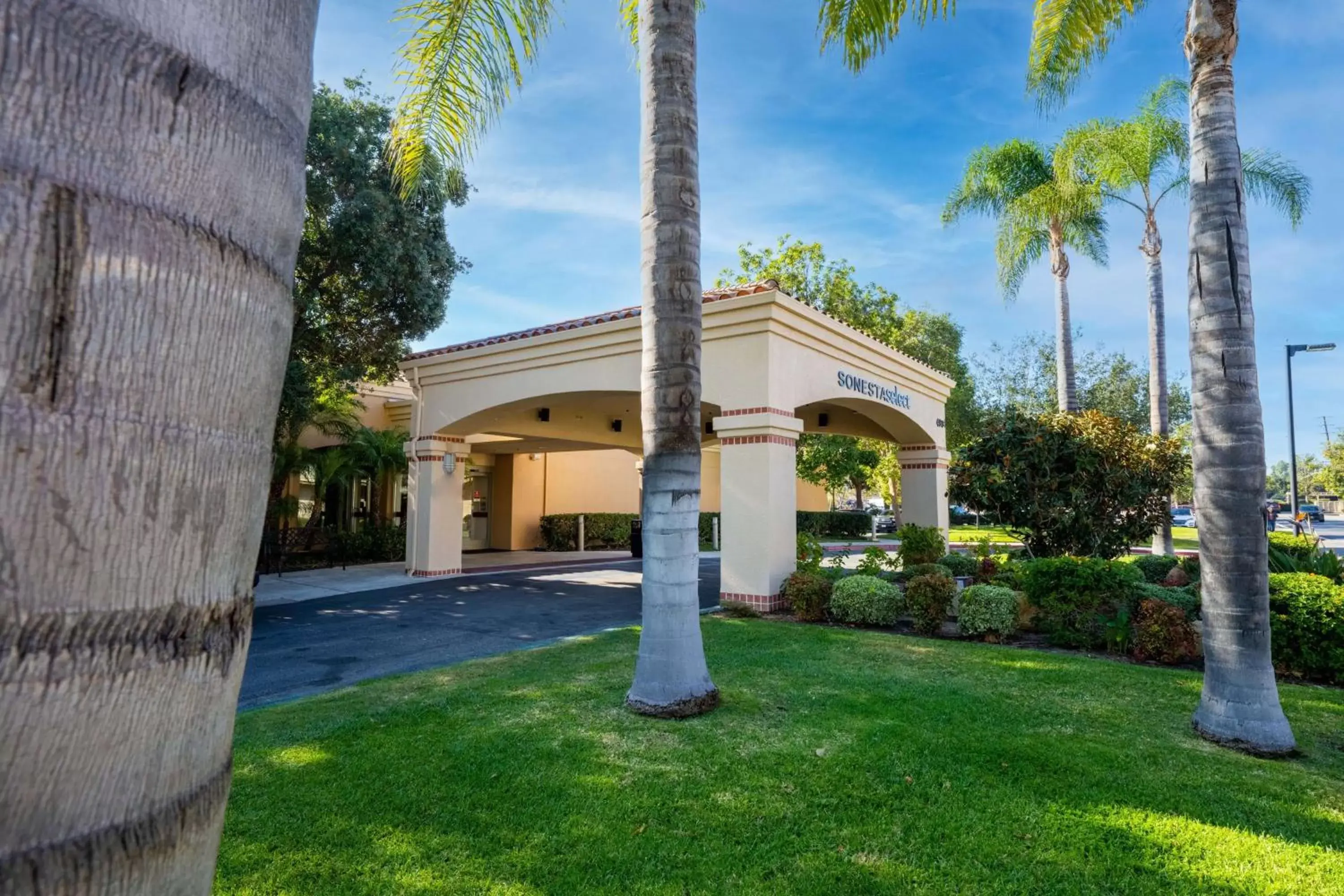 Property building in Sonesta Select Camarillo Property building in Sonesta Select Camarillo