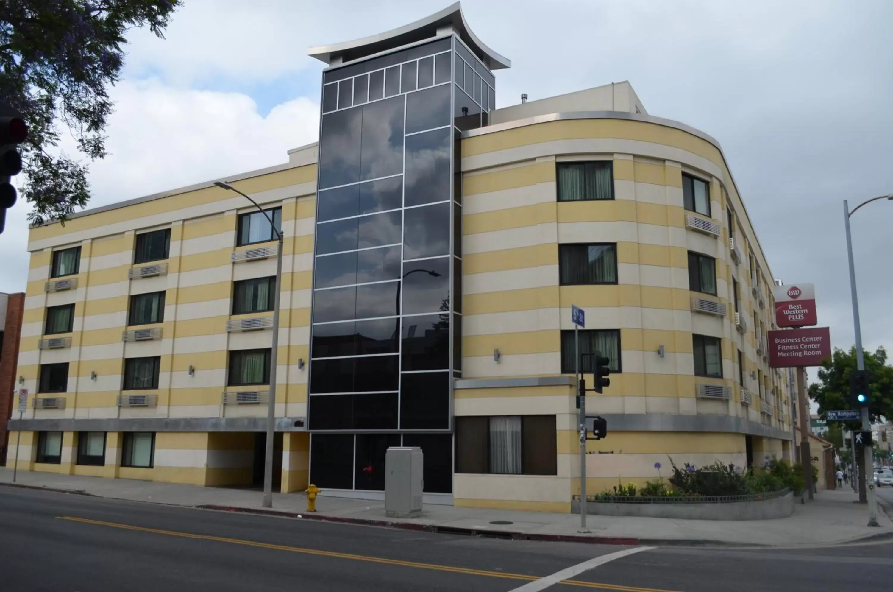 Facade/entrance, Property Building in Best Western Plus LA Mid-Town Hotel