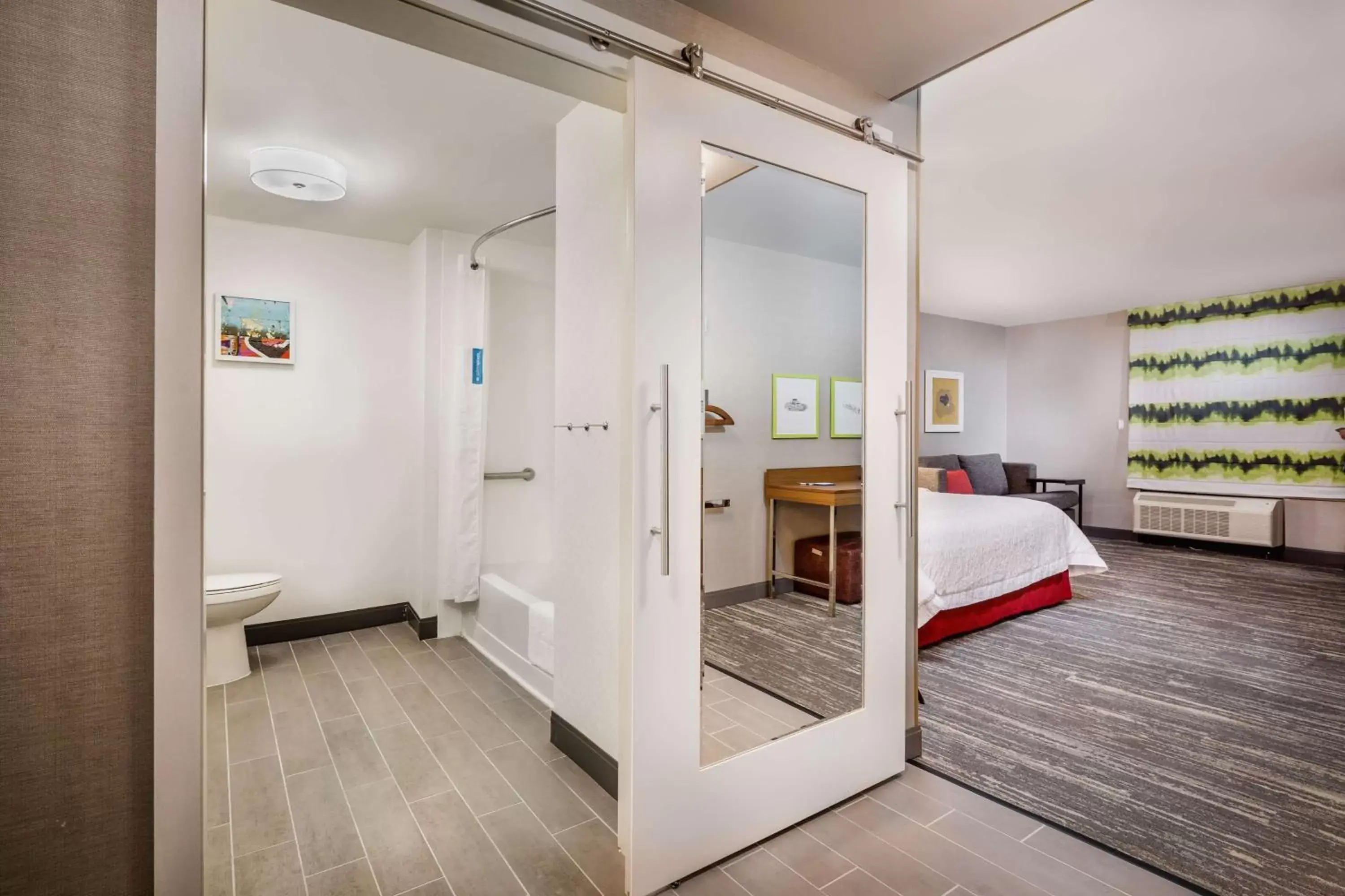 Bed, Bathroom in Hampton Inn By Hilton Paramus