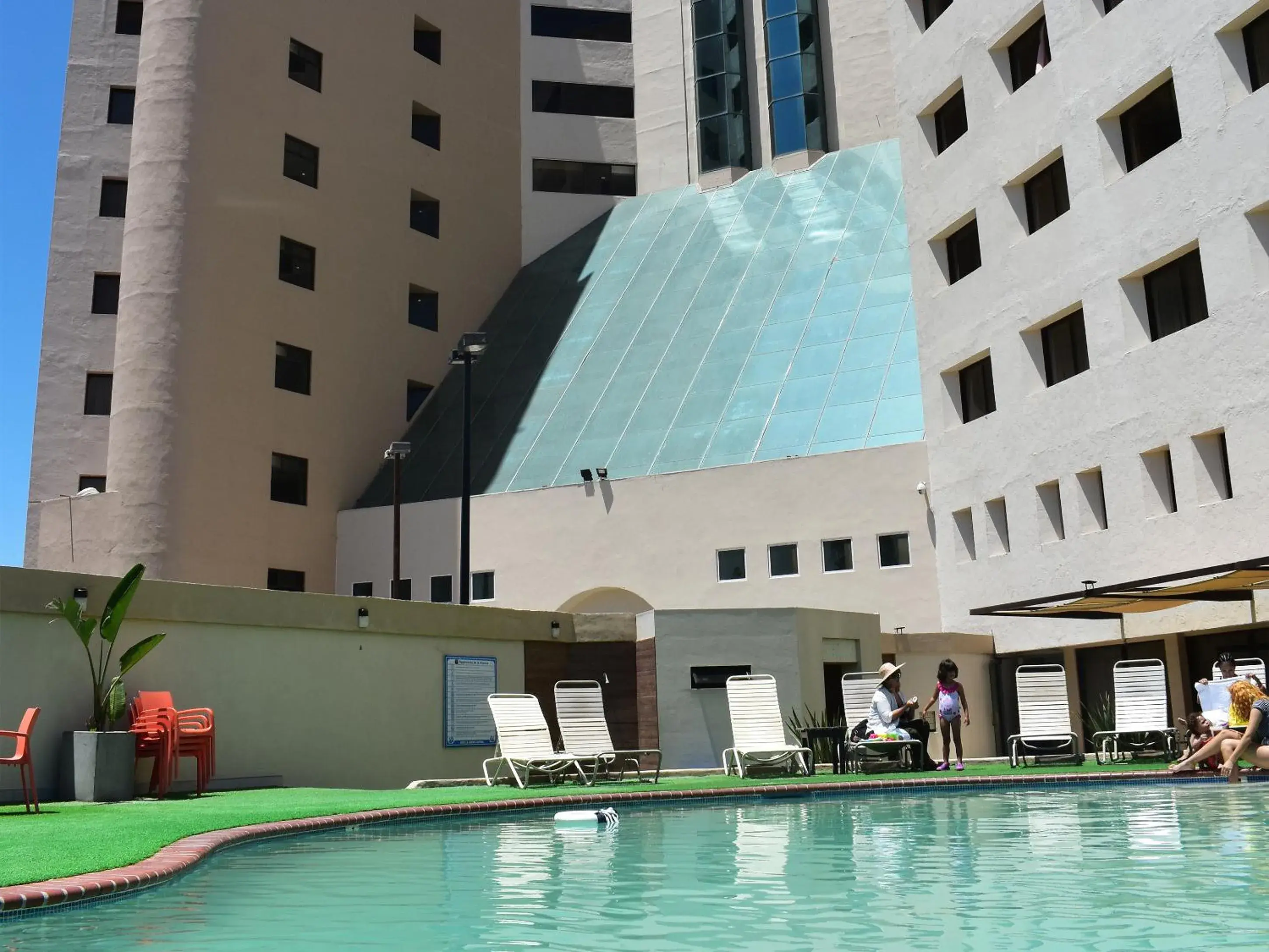 Property building, Swimming Pool in Hotel Corona Plaza