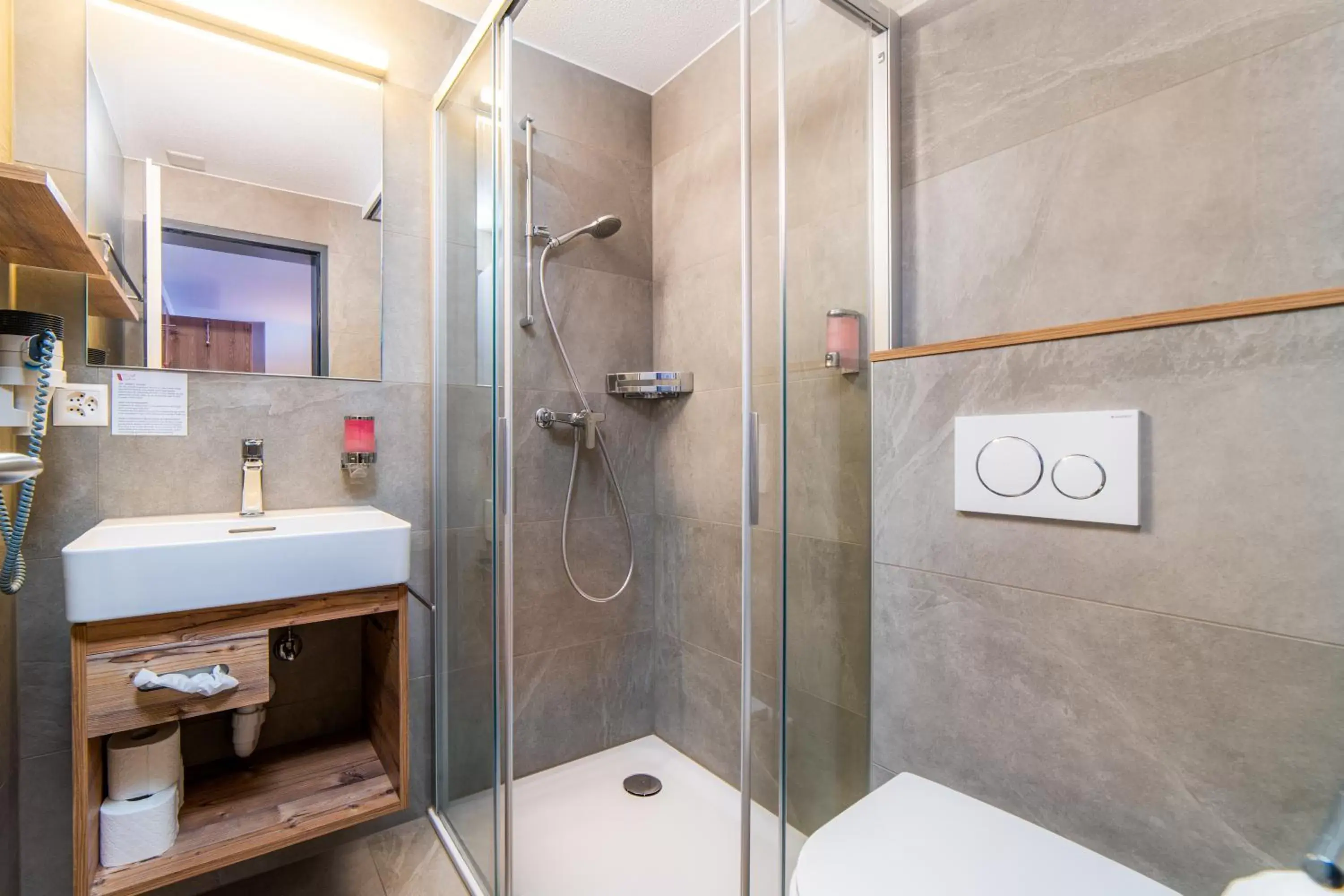 Shower, Bathroom in Hotel Kristall-Saphir Superior