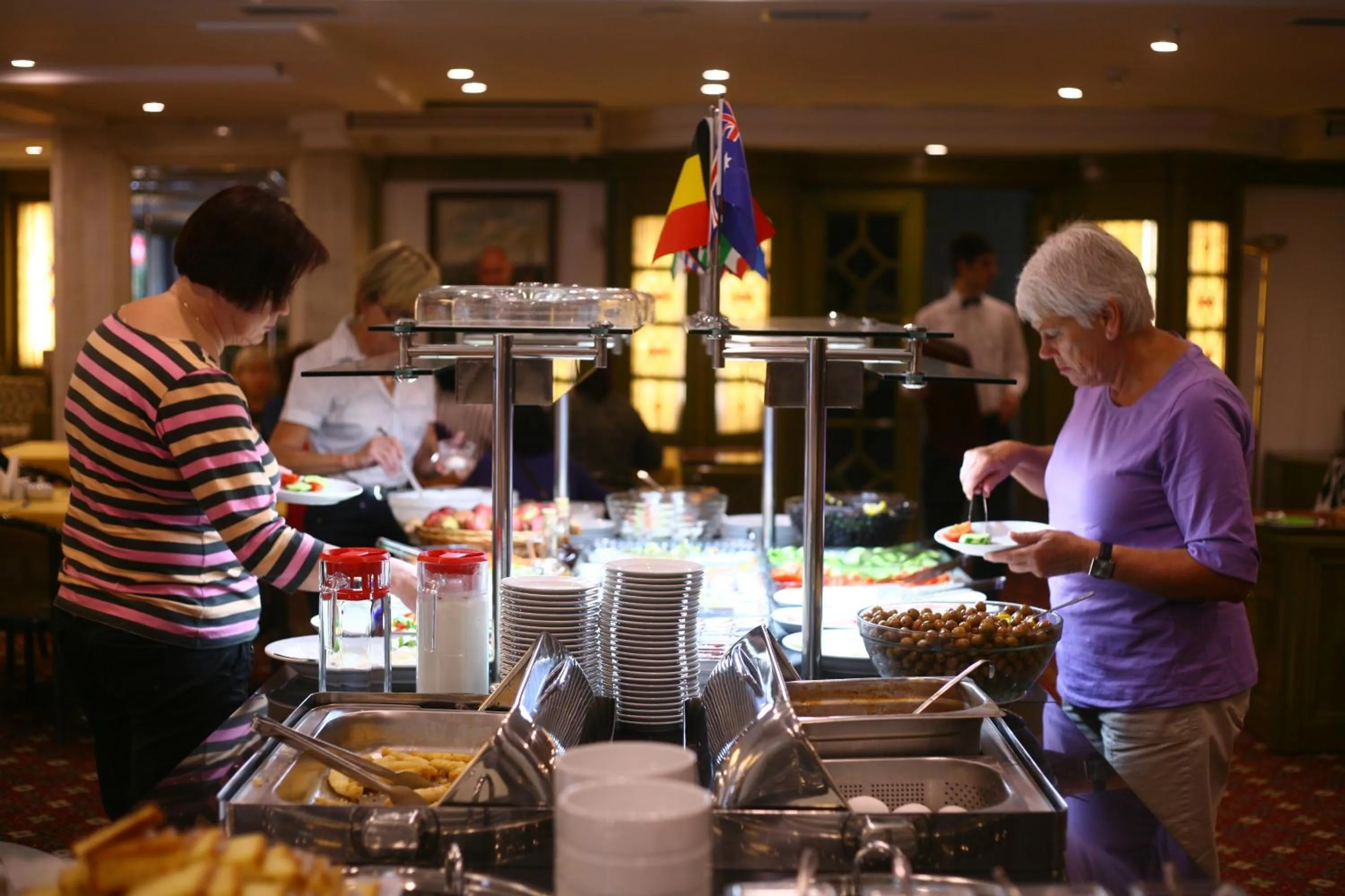 Restaurant/places to eat in Istanbul Royal Hotel