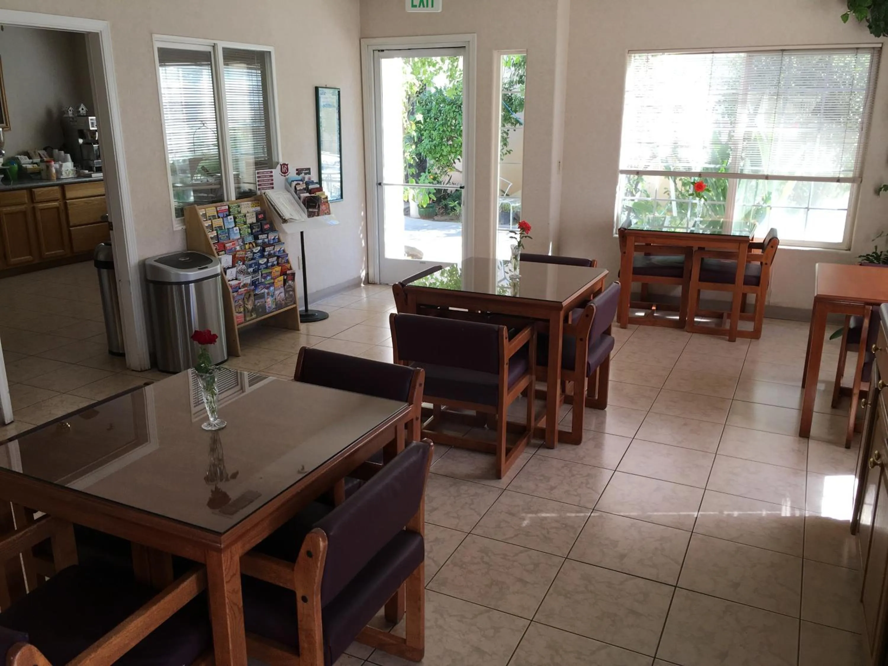 Seating area in Garden Inn and Suites Fresno