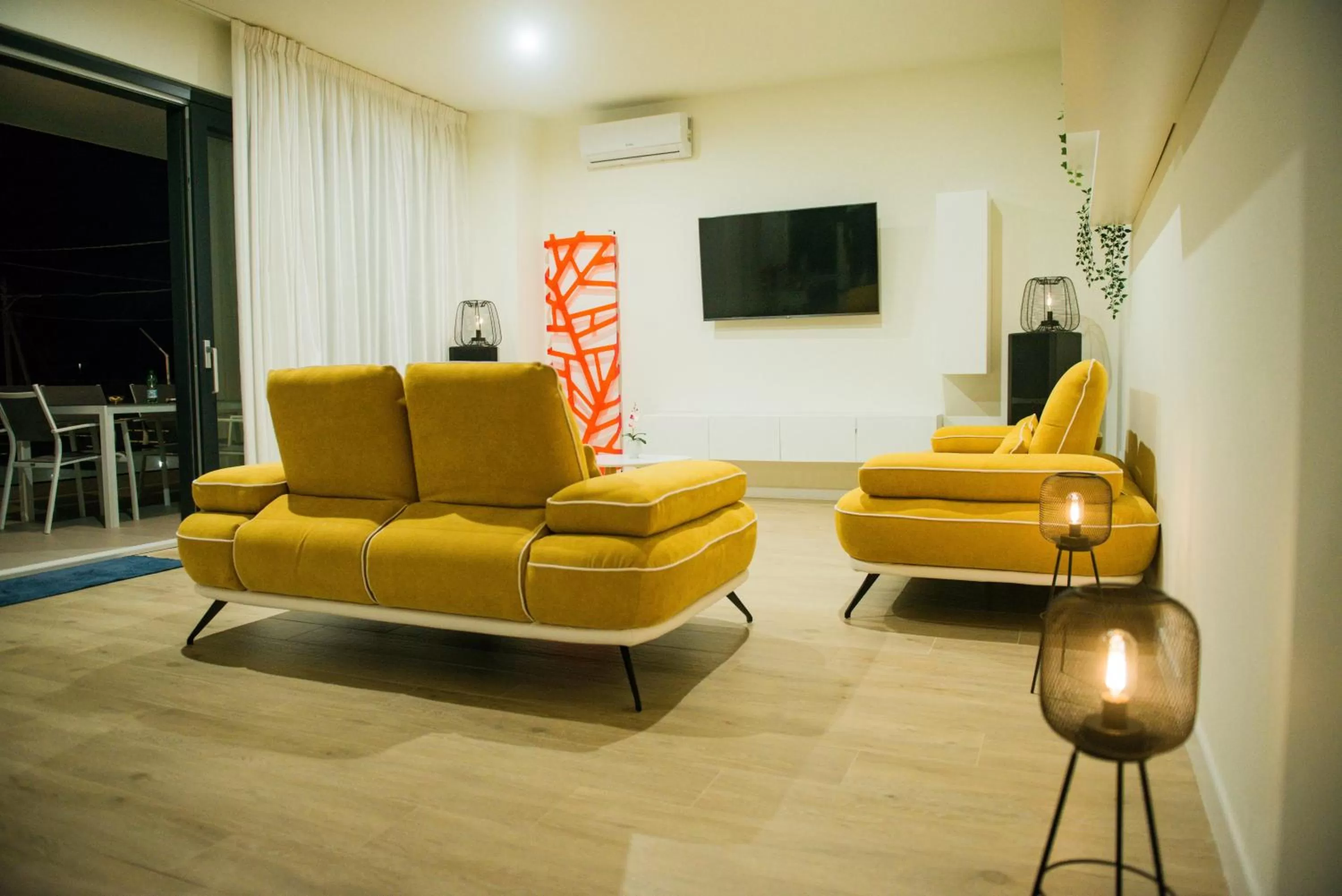 Communal lounge/ TV room, Seating Area in Divina Perla
