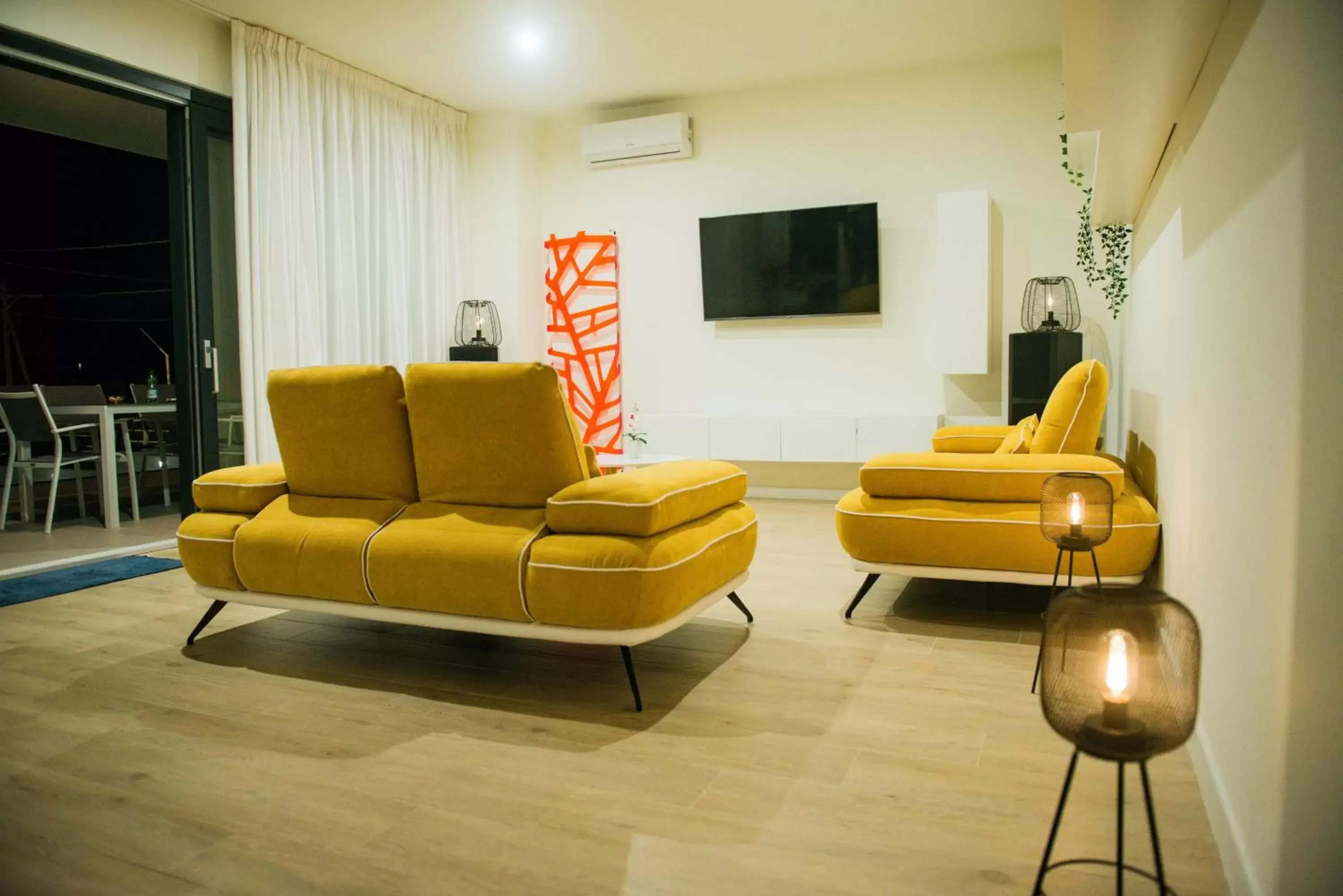 Communal lounge/ TV room, Seating Area in Divina Perla