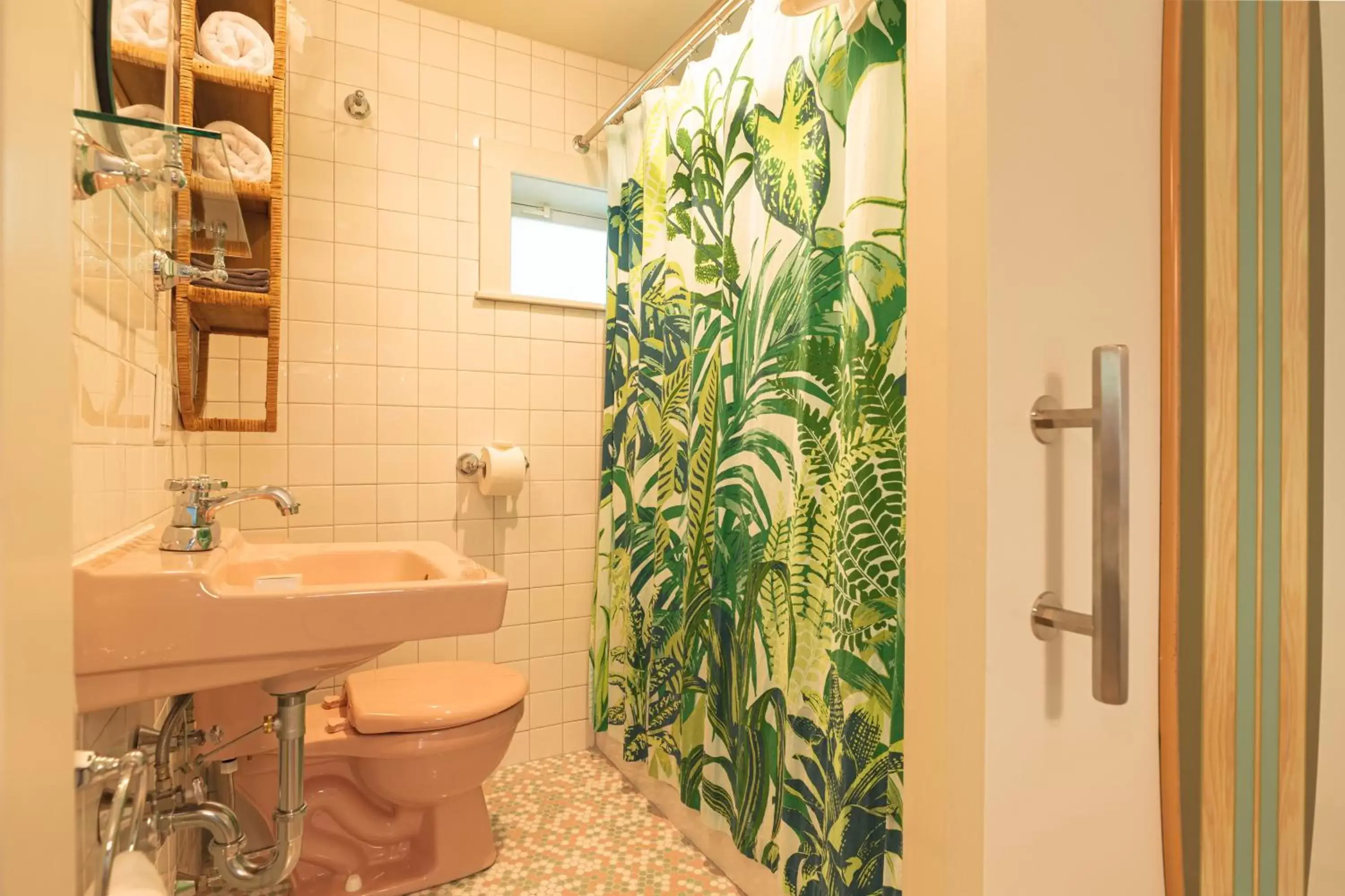 Shower, Bathroom in RYE MOTOR INN - An Adults Only Hotel