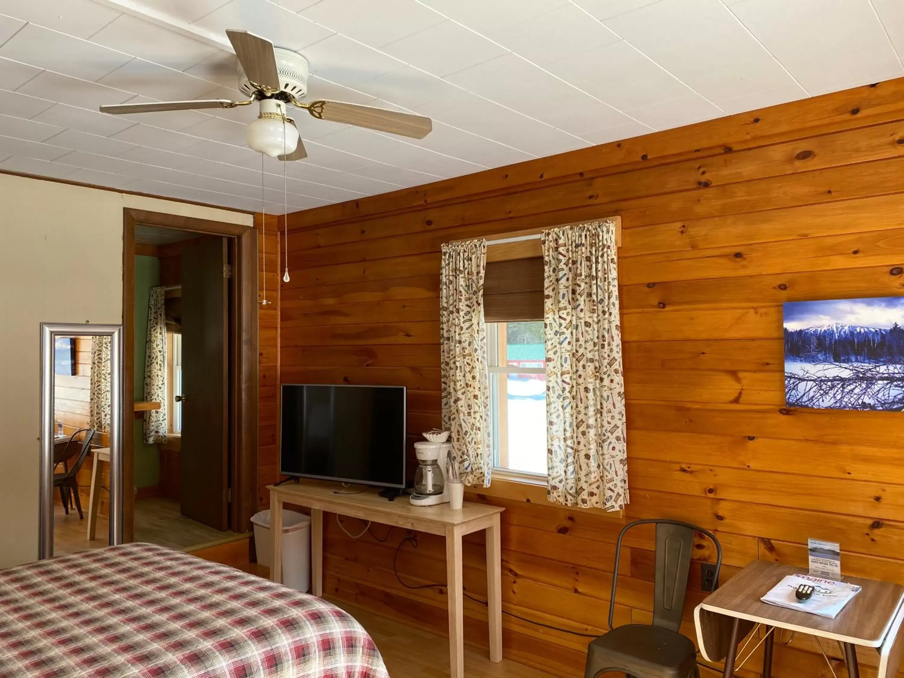 TV and multimedia, TV/Entertainment Center in Mountain View Motel & Campground