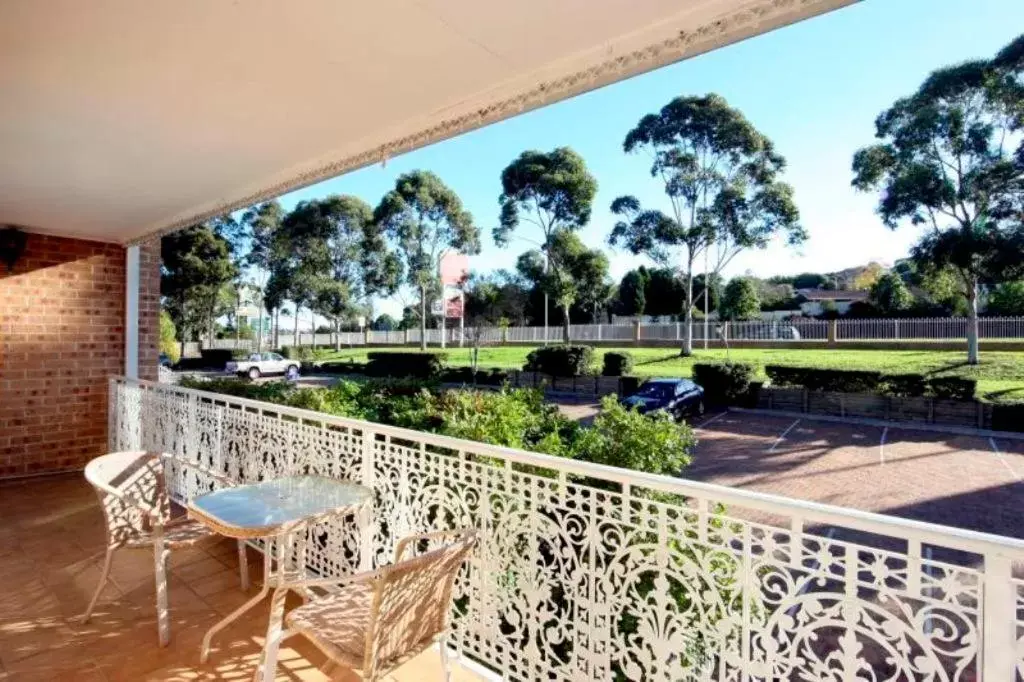 Balcony/Terrace in The Hermitage Motel - Campbelltown