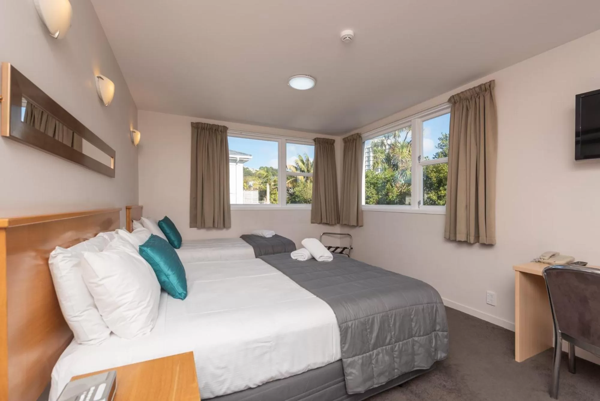 Bed in Capital View Motor Inn - Free Parking