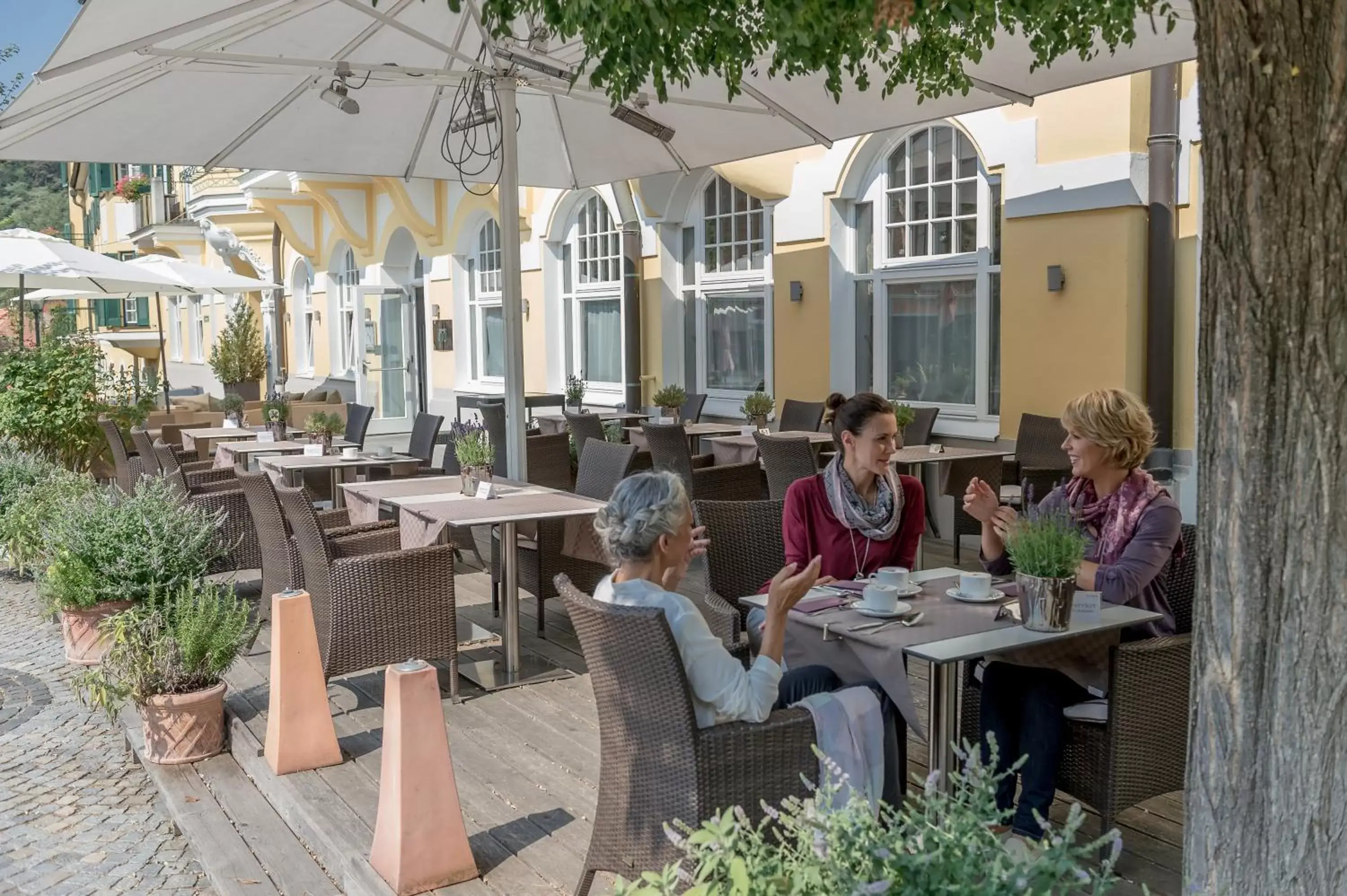 Balcony/Terrace, Restaurant/Places to Eat in La Pura Women's Health Resort Kamptal