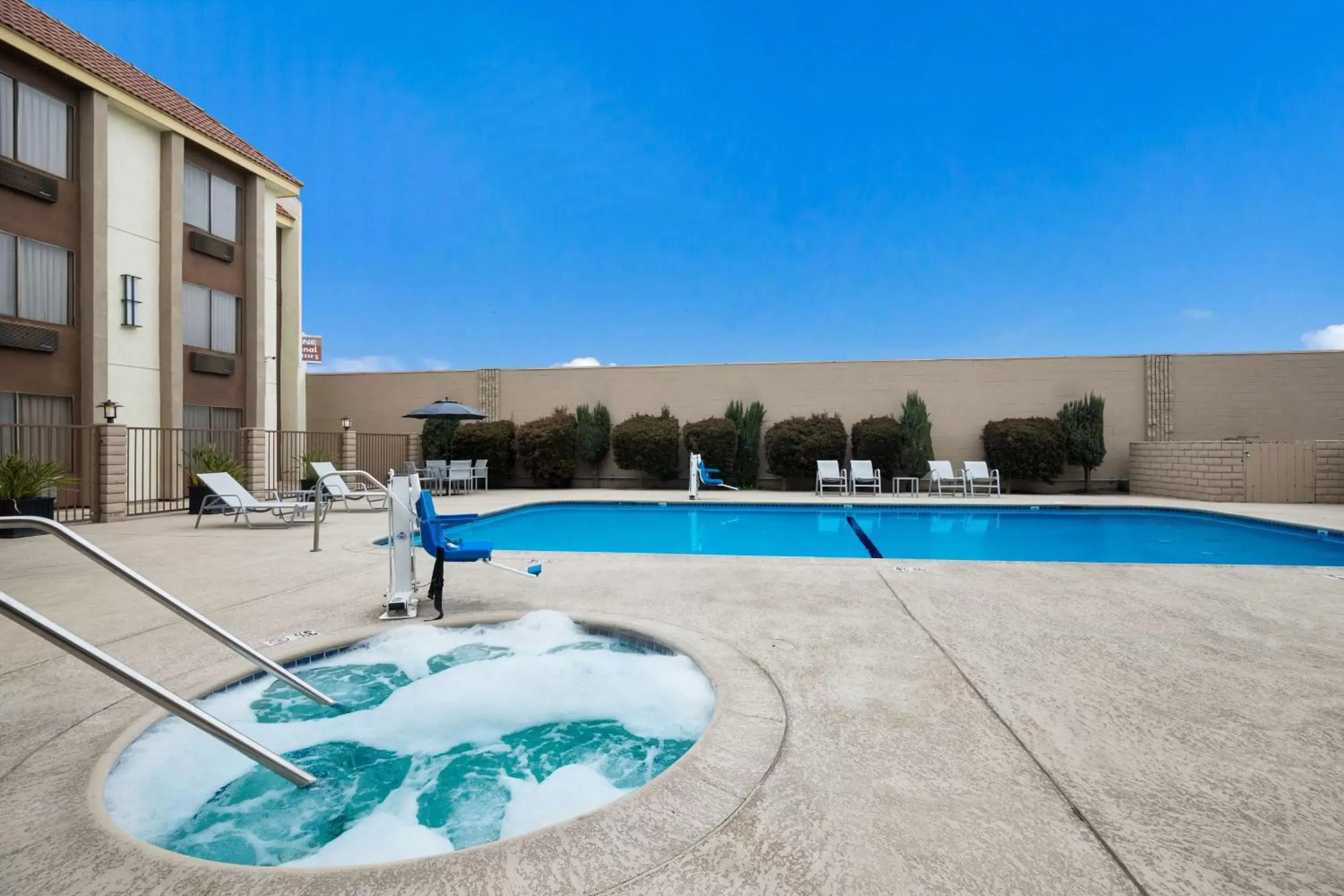 Pool view, Swimming Pool in Best Western Norwalk Inn