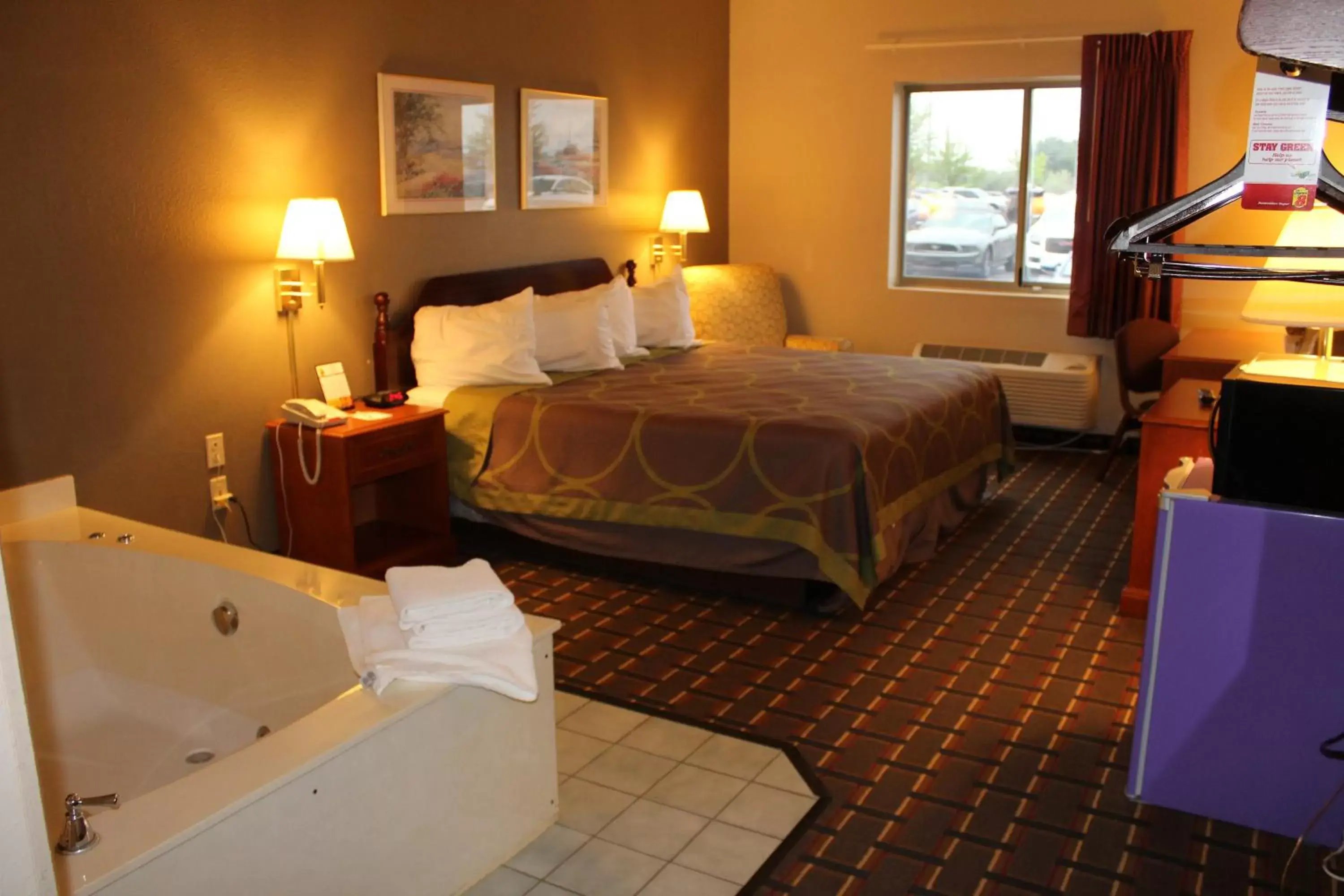 Photo of the whole room, Bed in Super 8 by Wyndham Valparaiso