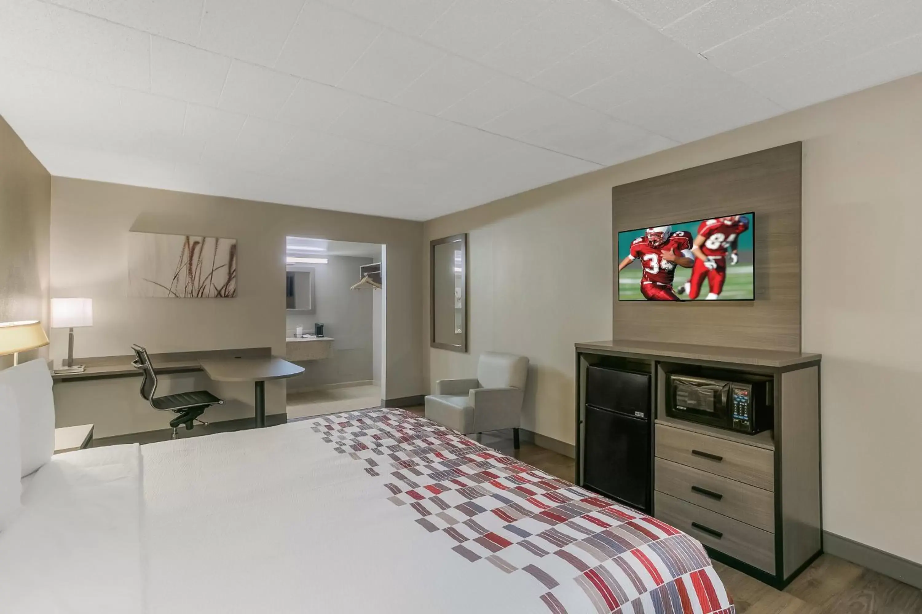 Bedroom, Bed in Red Roof Inn Baltimore Bedroom, Bed in Red Roof Inn Baltimore