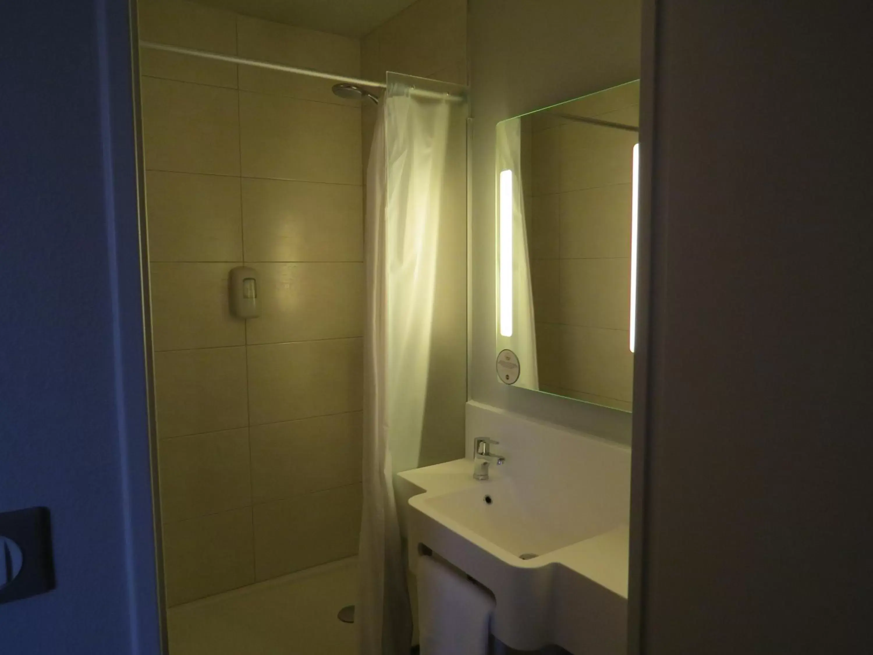 Photo of the whole room, Bathroom in B&B HOTEL Yvetot