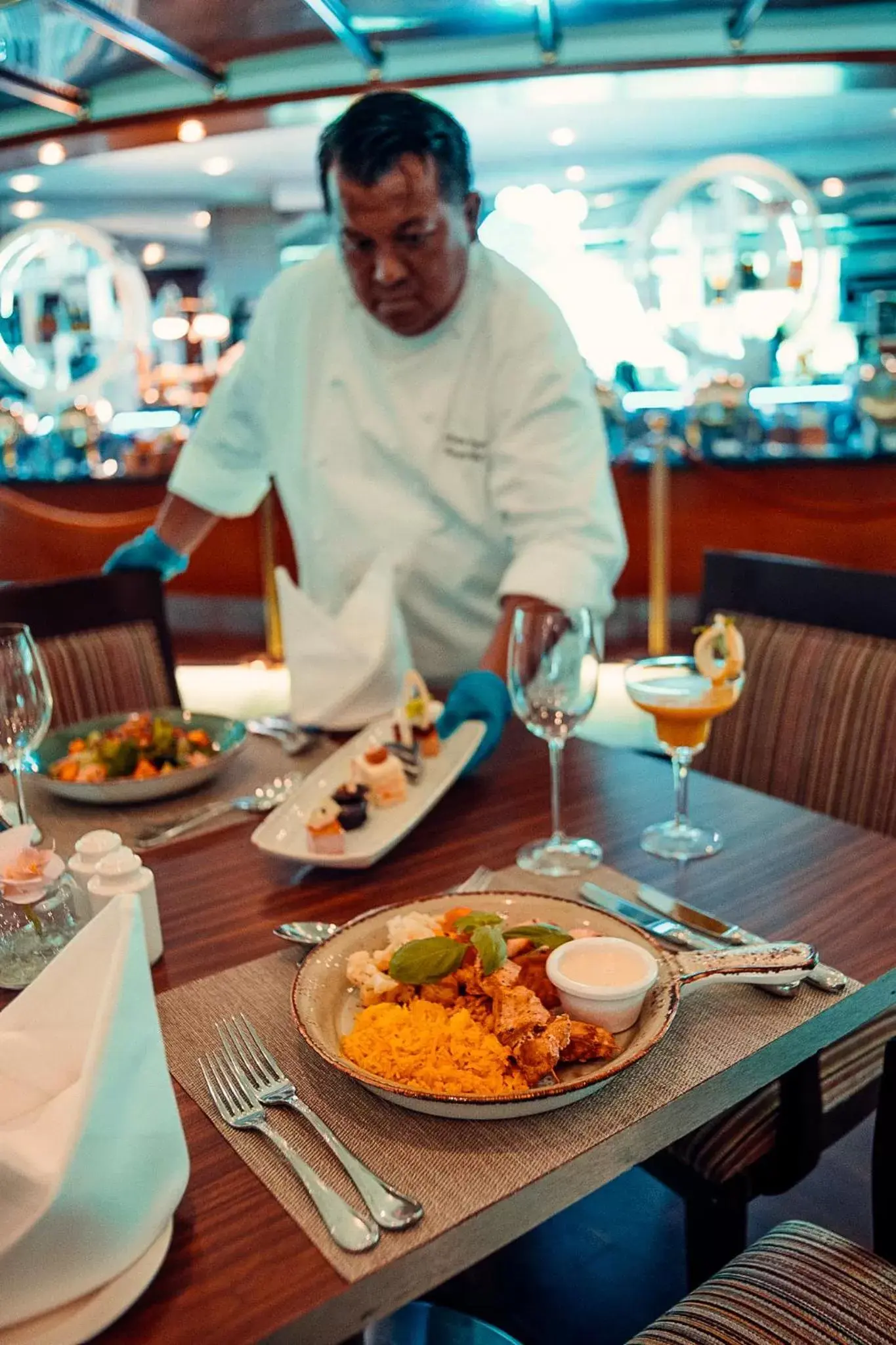 Food and drinks, Restaurant/Places to Eat in Swissôtel Al Murooj Dubai