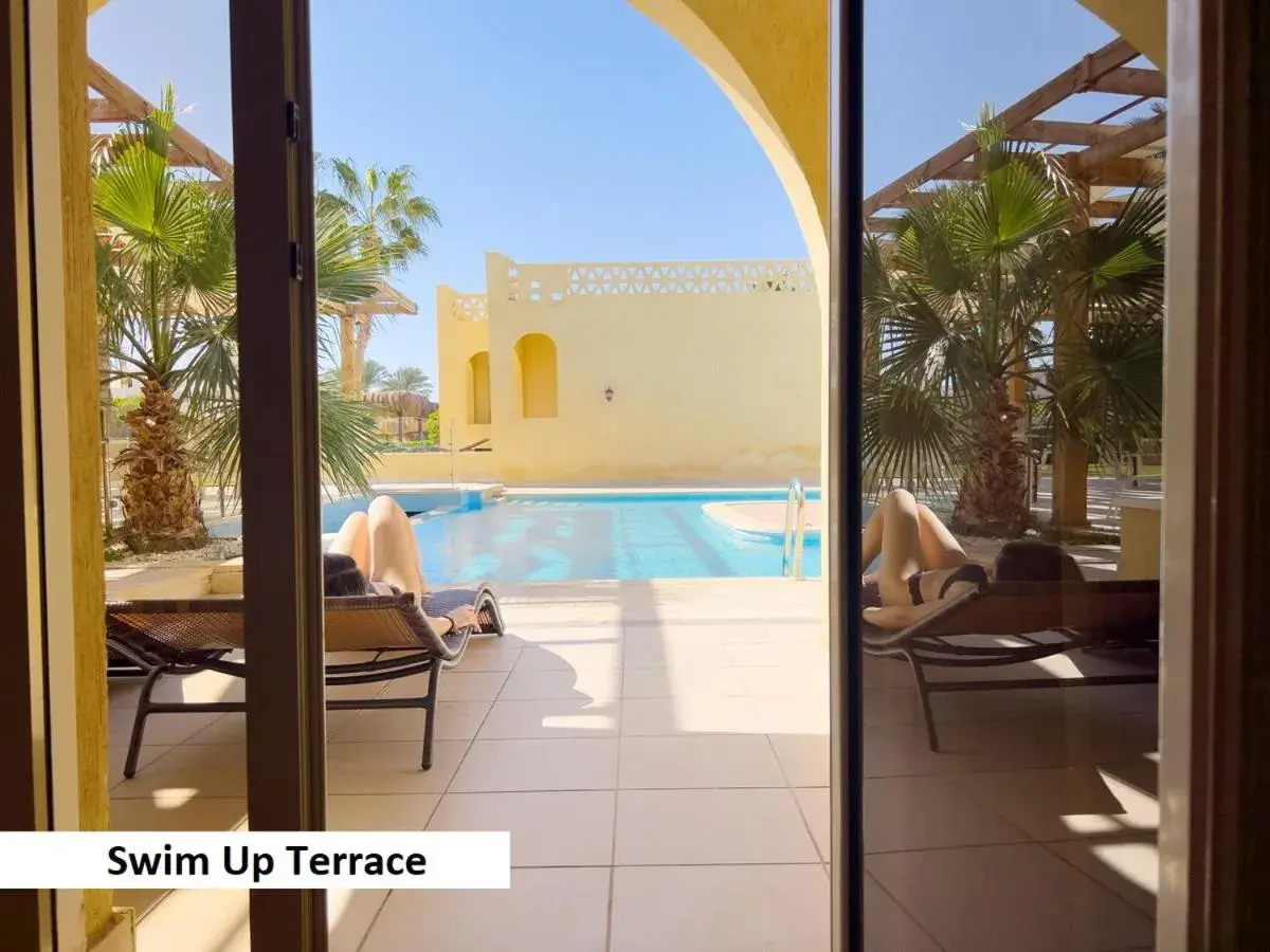 Balcony/Terrace, Swimming Pool in Regency Plaza Aqua Park and Spa Resort