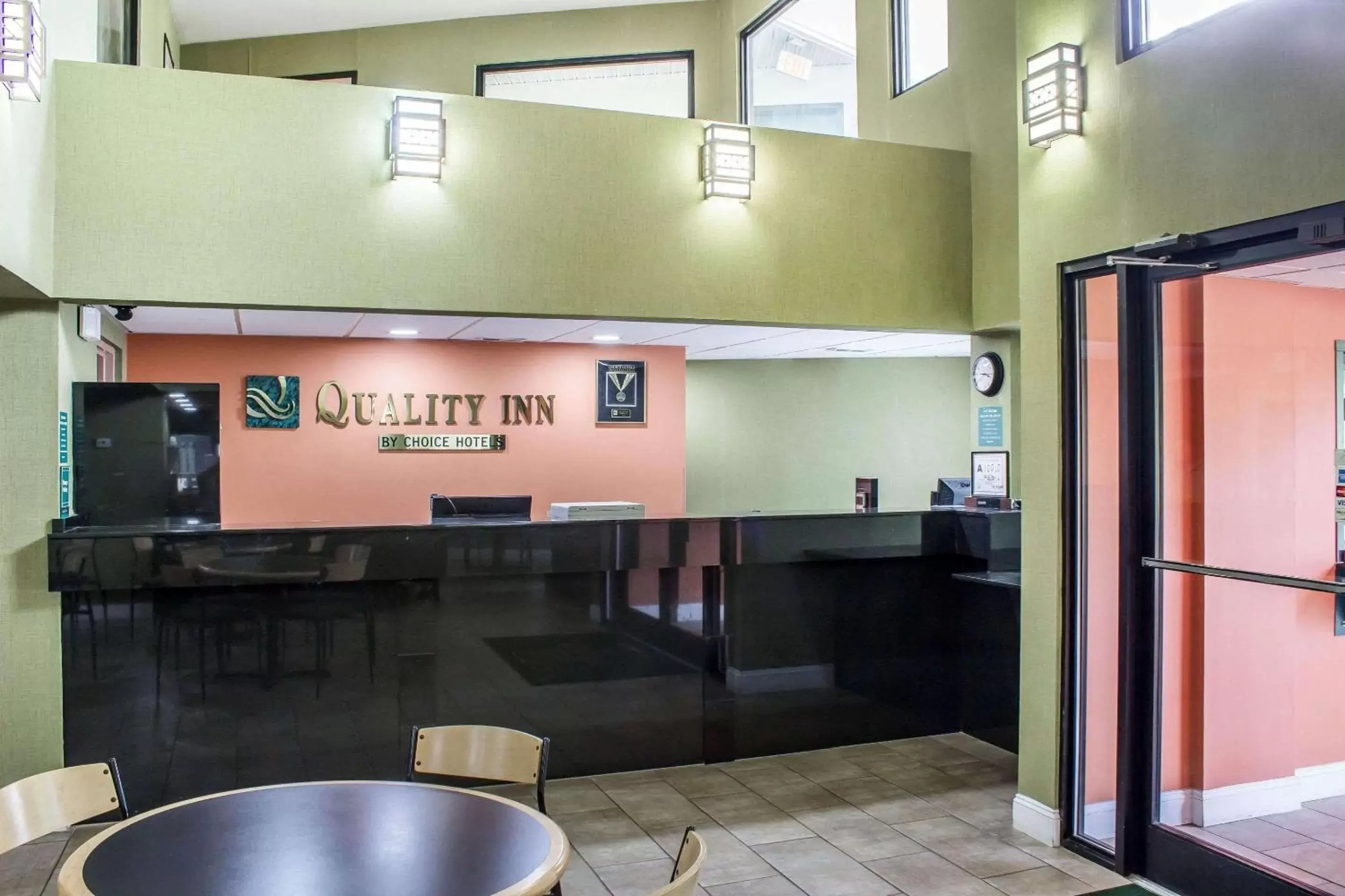 Lobby or reception in Quality Inn Selma