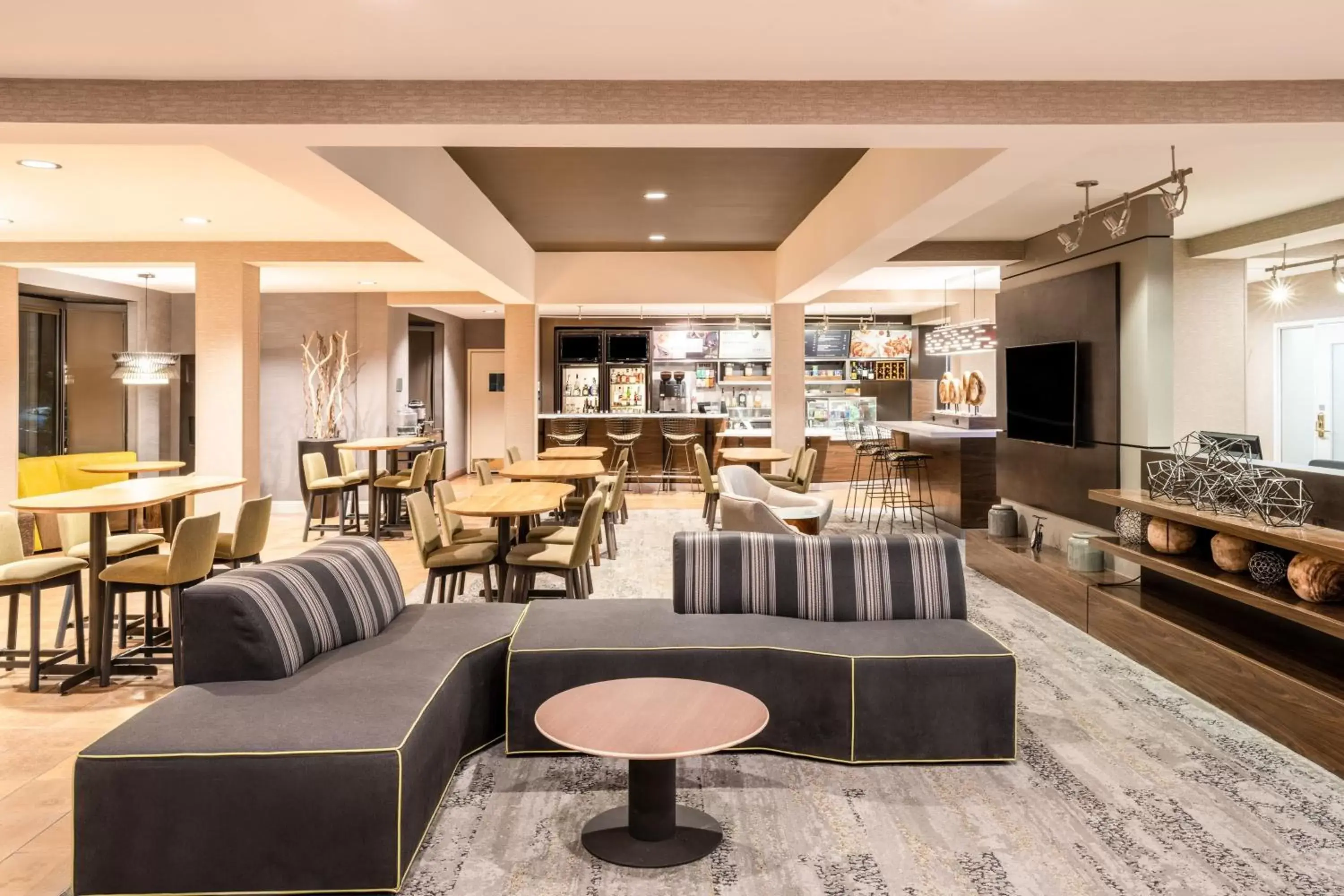 Lobby or reception, Restaurant/Places to Eat in Courtyard by Marriott Colorado Springs South