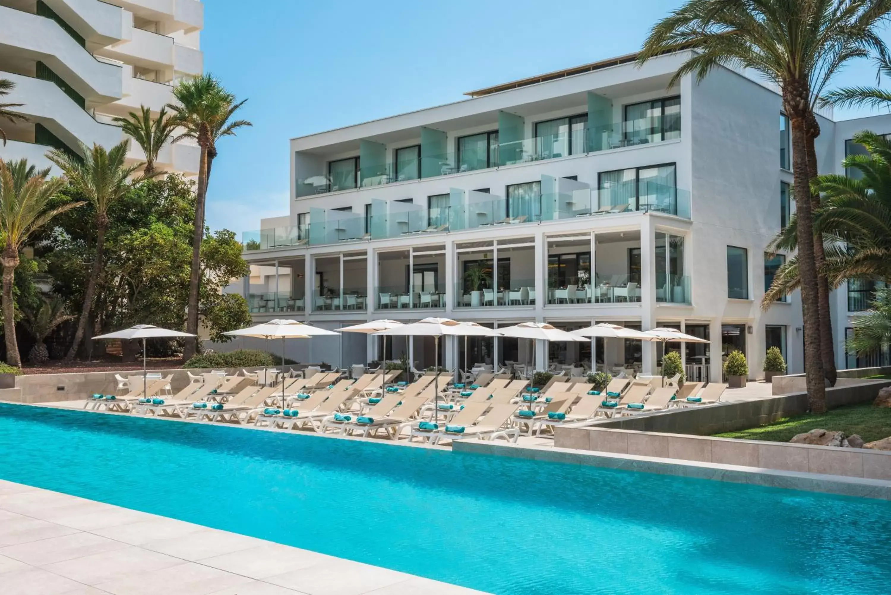 Swimming pool, Property Building in Iberostar Cala Millor - Adults Only