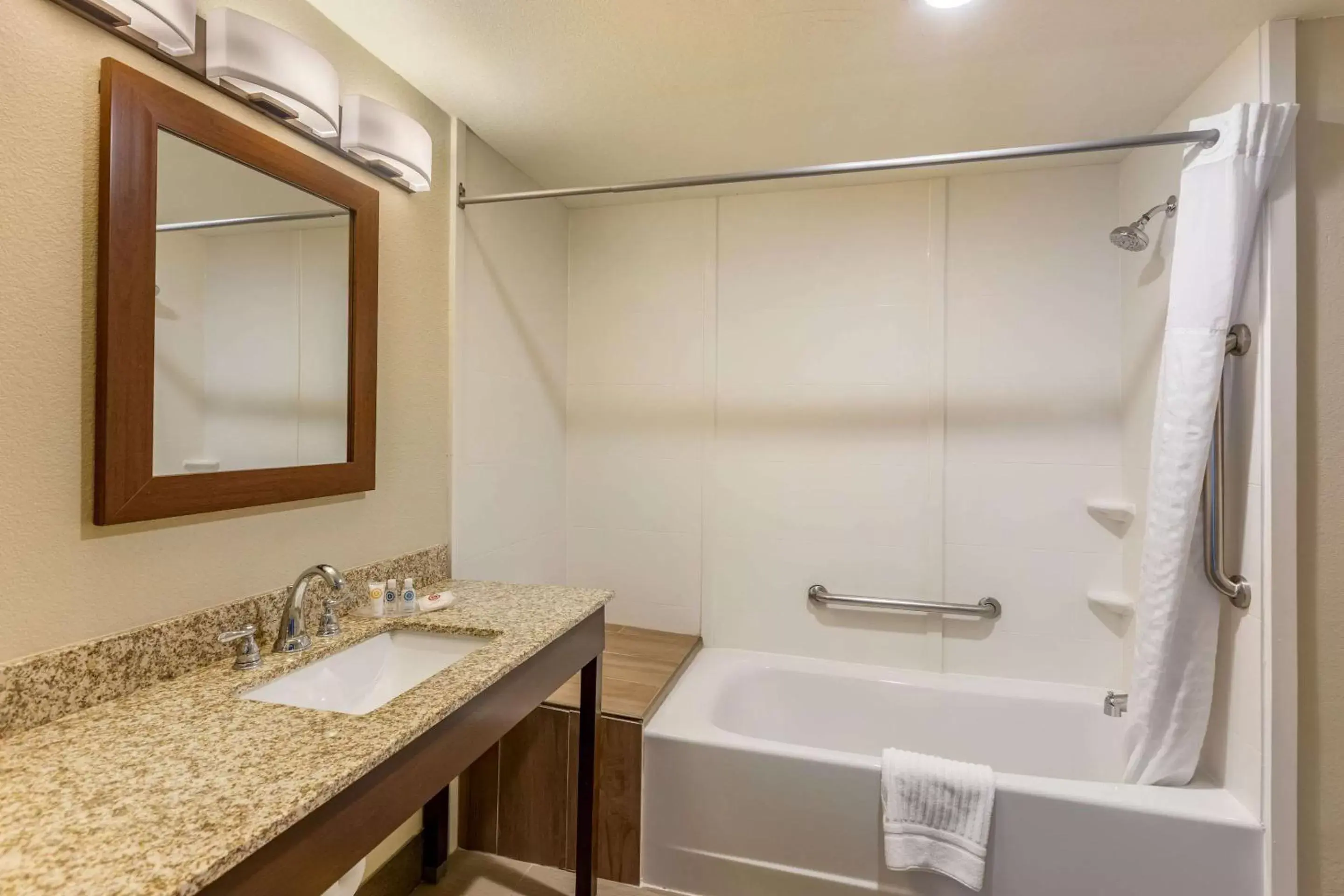 Photo of the whole room, Bathroom in Comfort Suites Near Denver Downtown