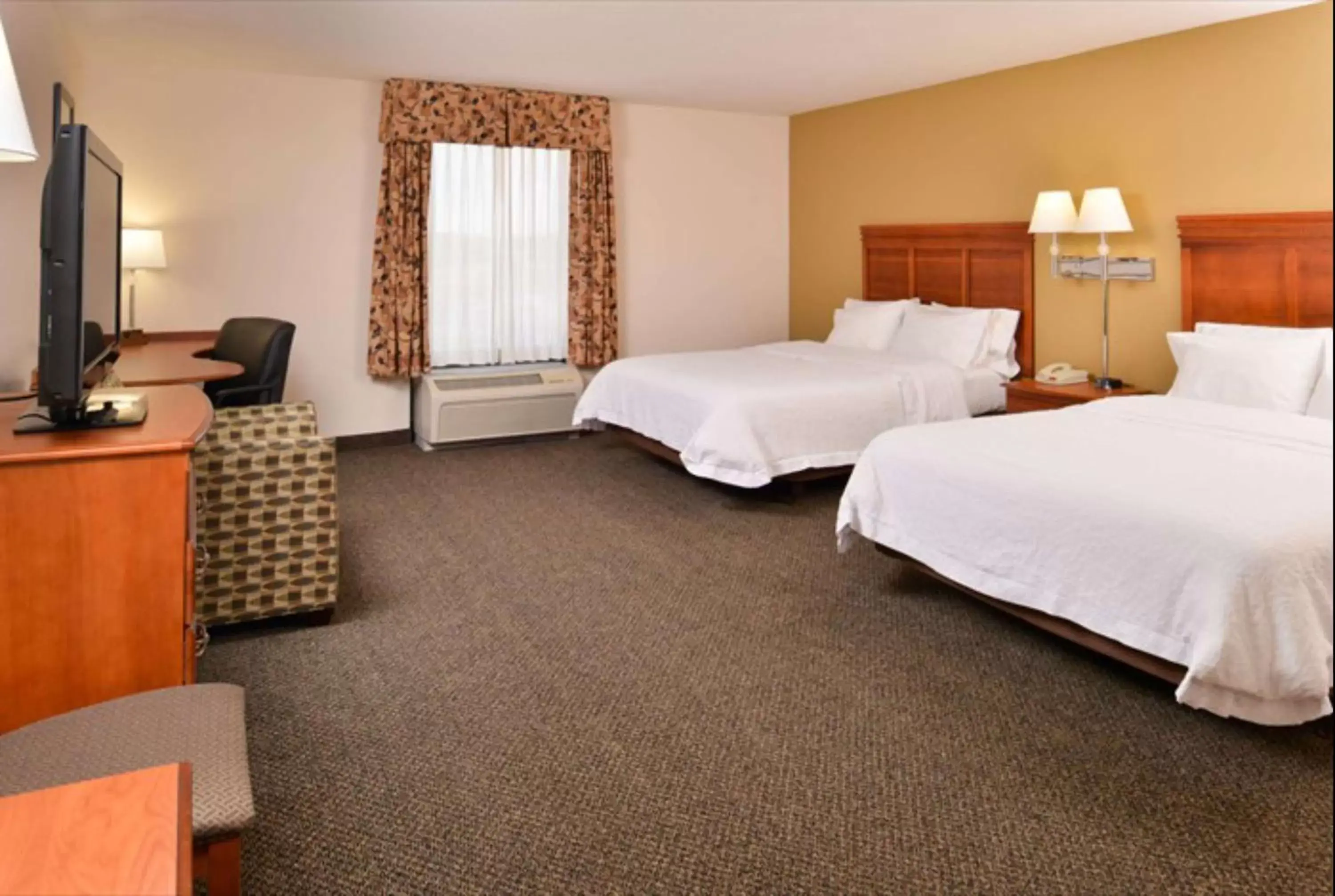 Bedroom, Bed in Hampton Inn & Suites Richmond