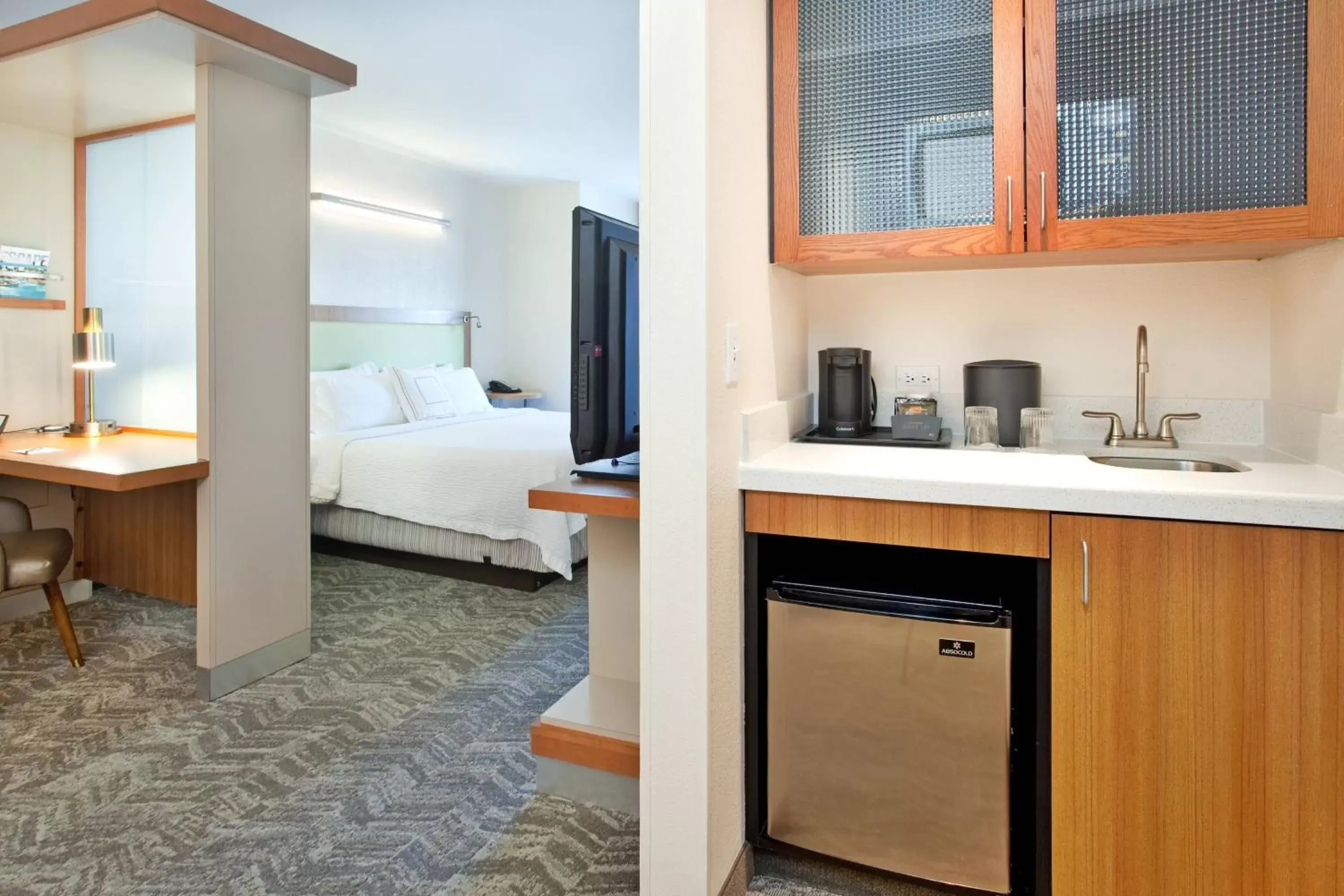 Kitchen or kitchenette in Springhill Suites by Marriott Wichita East At Plazzio