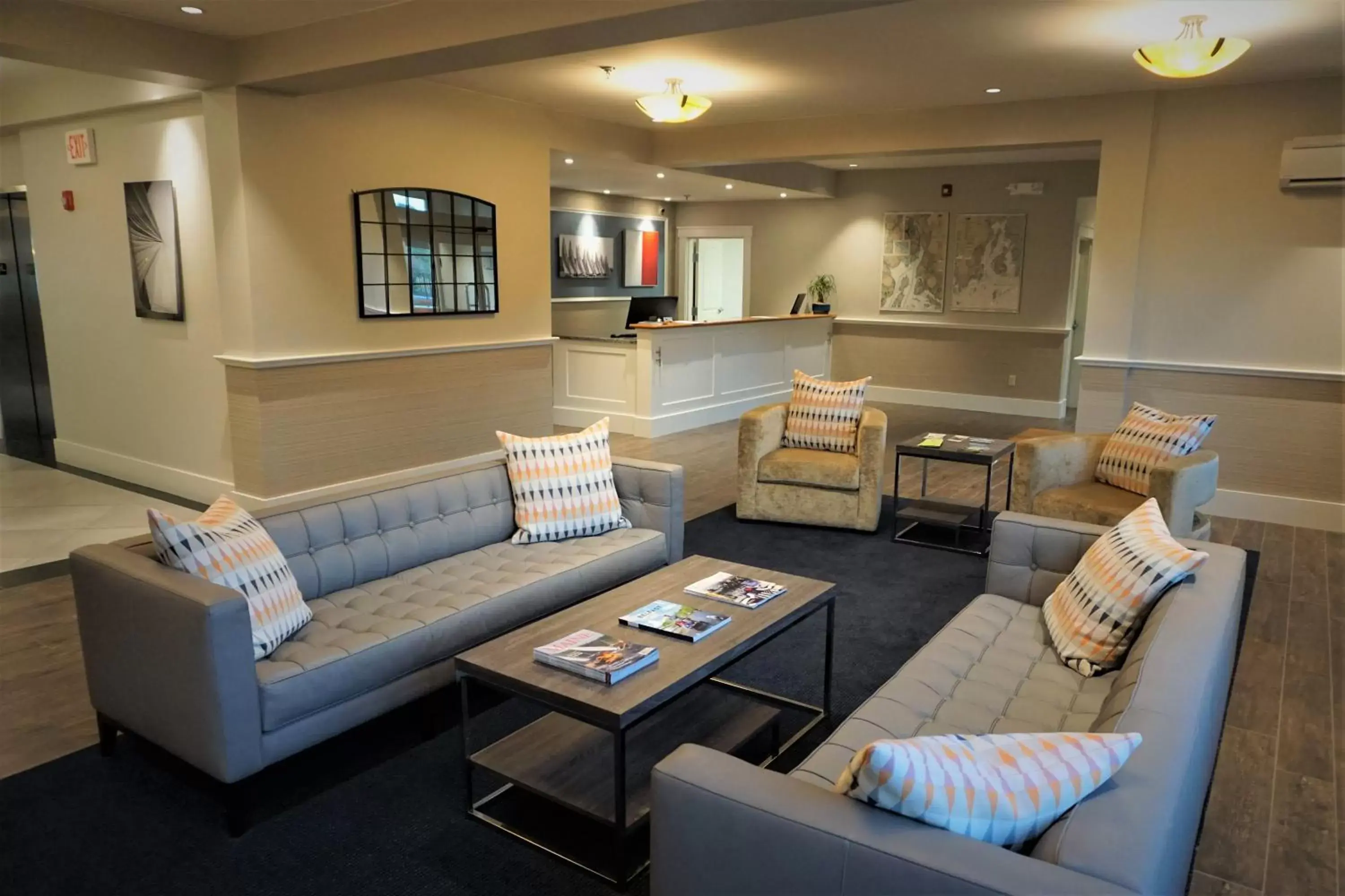 Lobby or reception, Seating Area in Belfast Harbor Inn