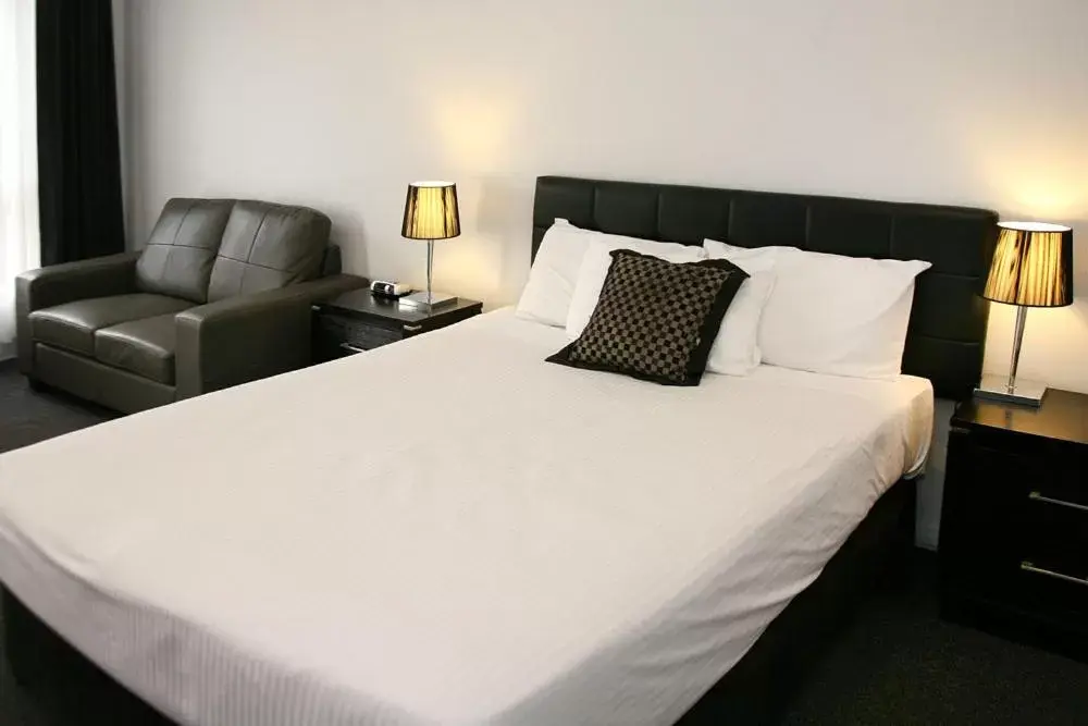 Bedroom, Bed in Footscray Motor Inn and Serviced Apartments