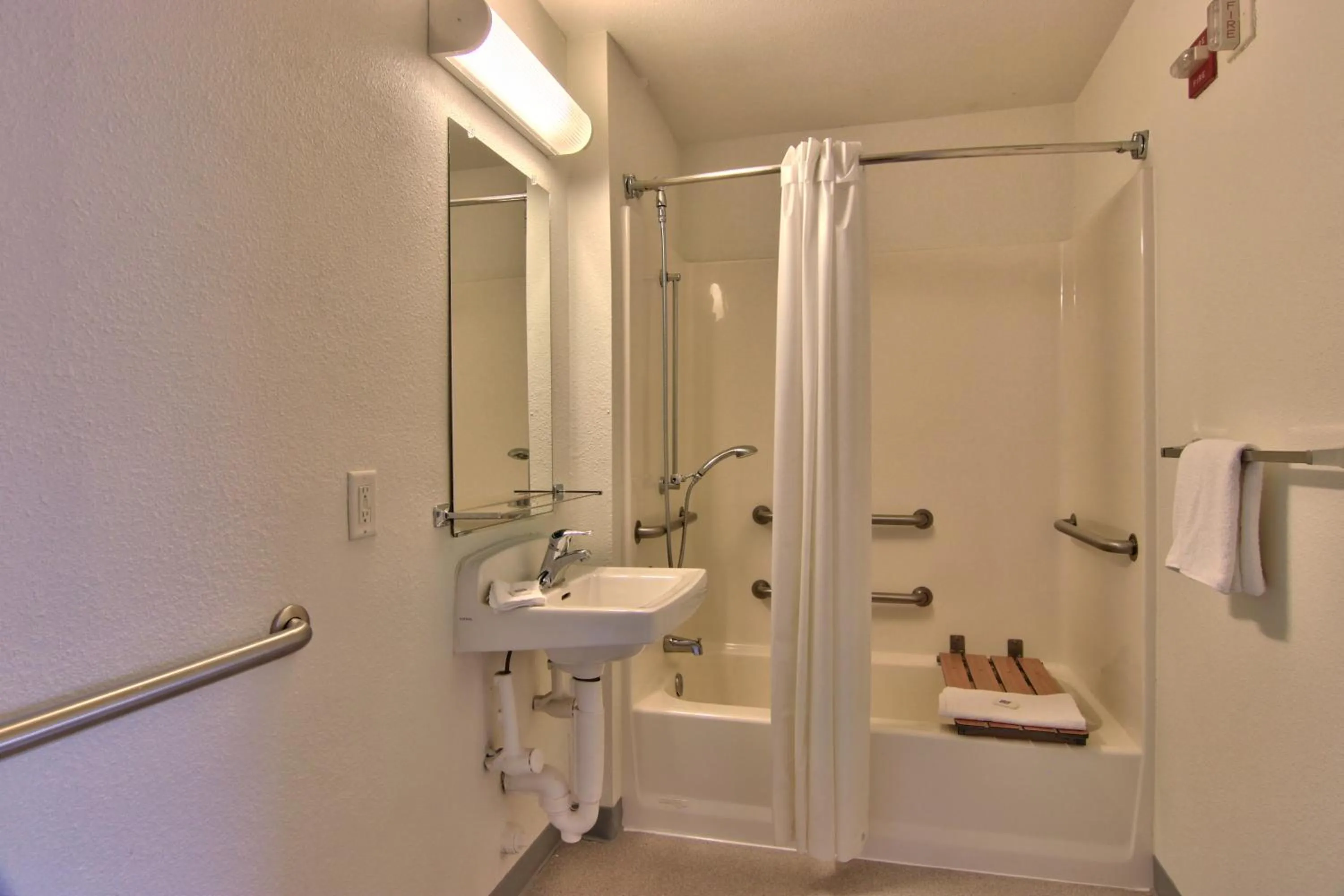 Bathroom in Motel 6-Woodland, CA Sacramento Airport