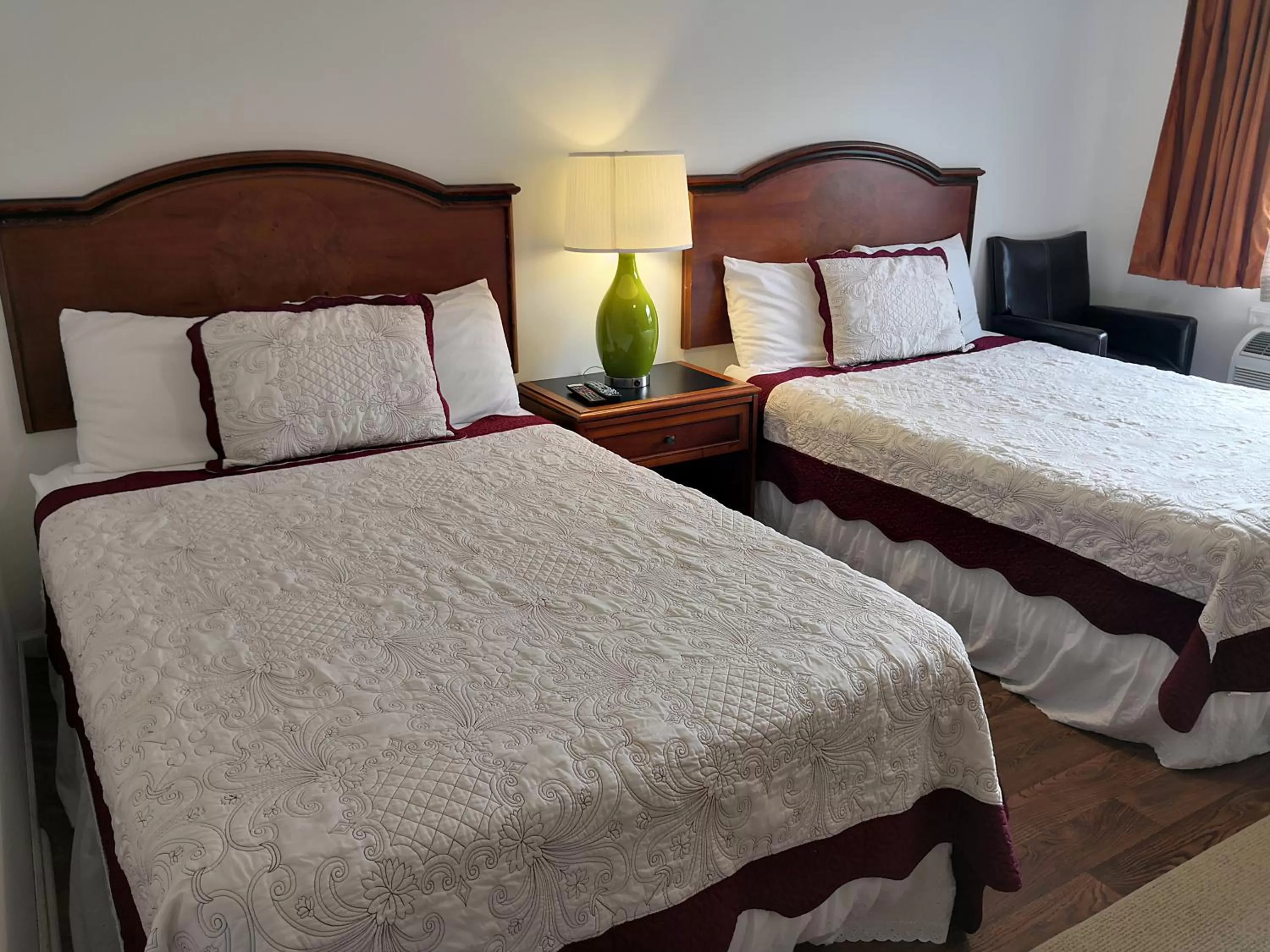 Double Room - Disability Access in Apple Inn and Suites Cooperstown Area