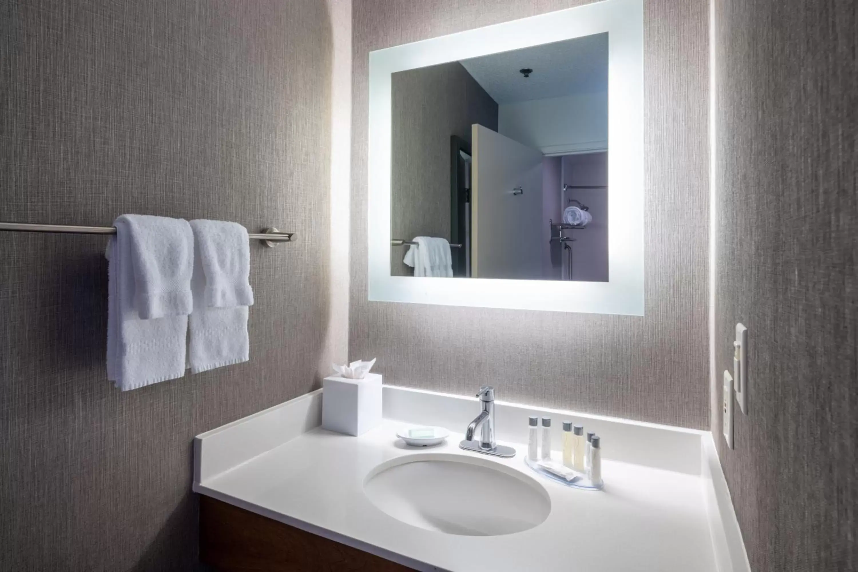 Photo of the whole room, Bathroom in SpringHill Suites Pasadena Arcadia