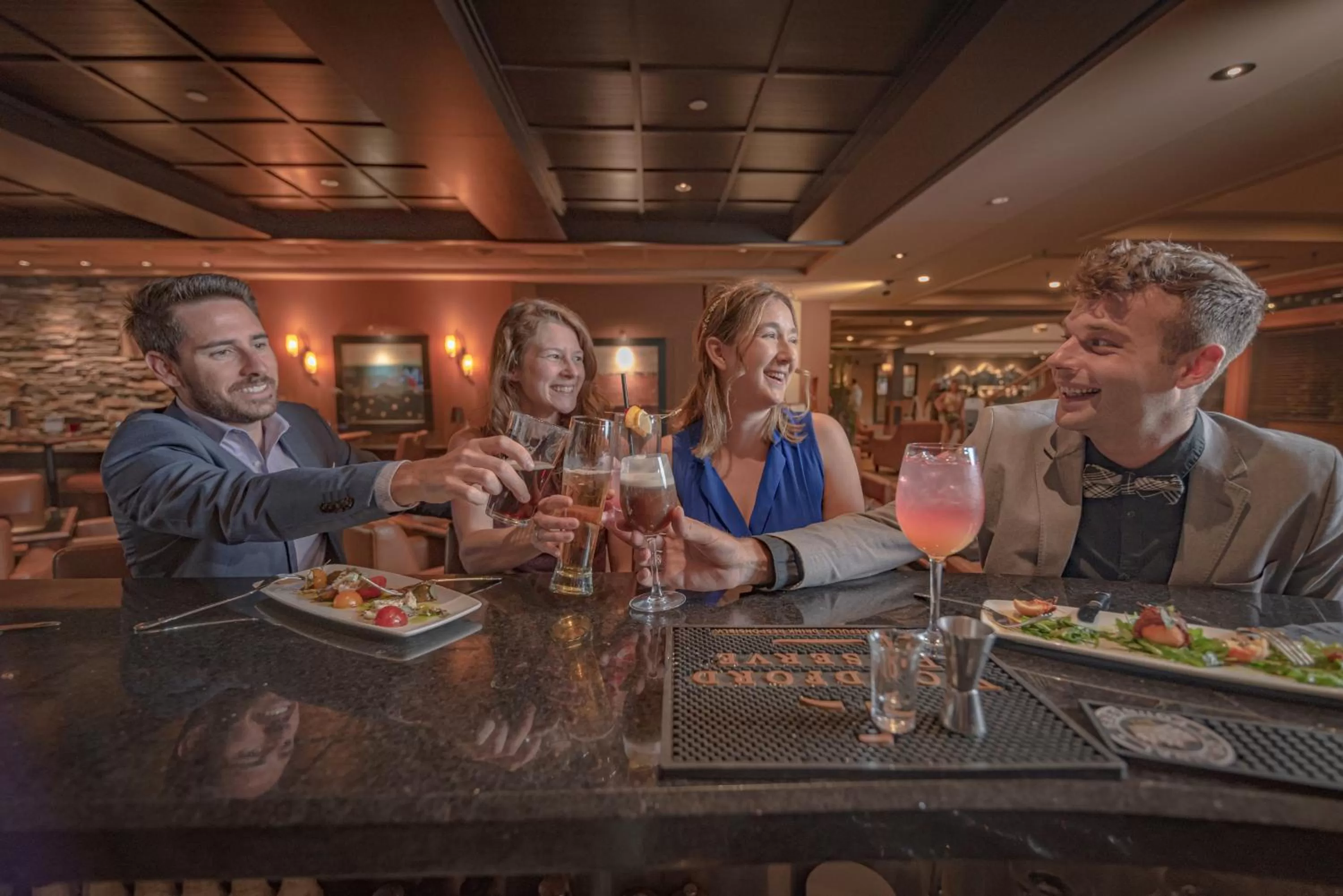 Lounge or bar in Banff Park Lodge