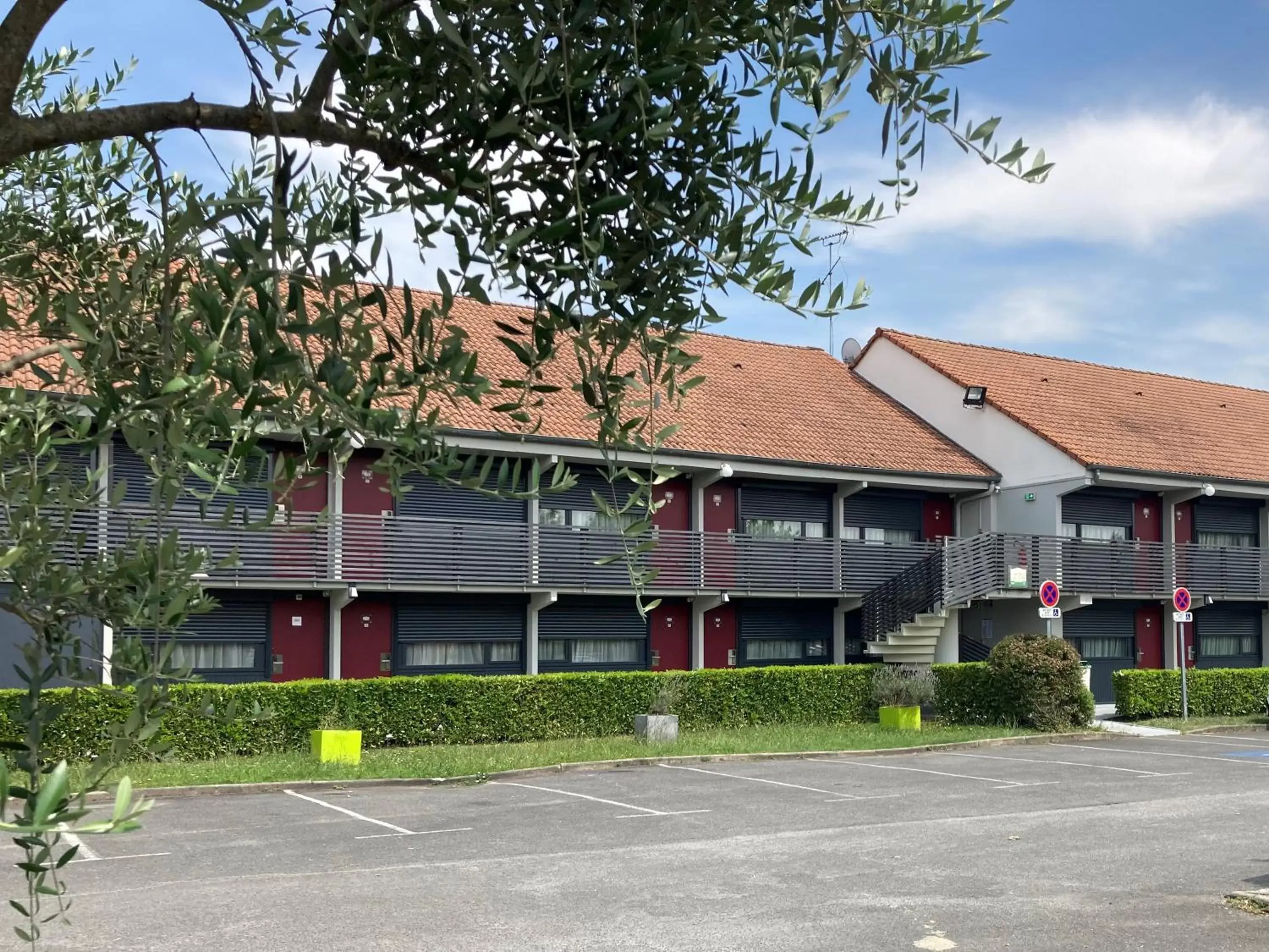 Property Building in Hôtel Le Cyrano Bergerac