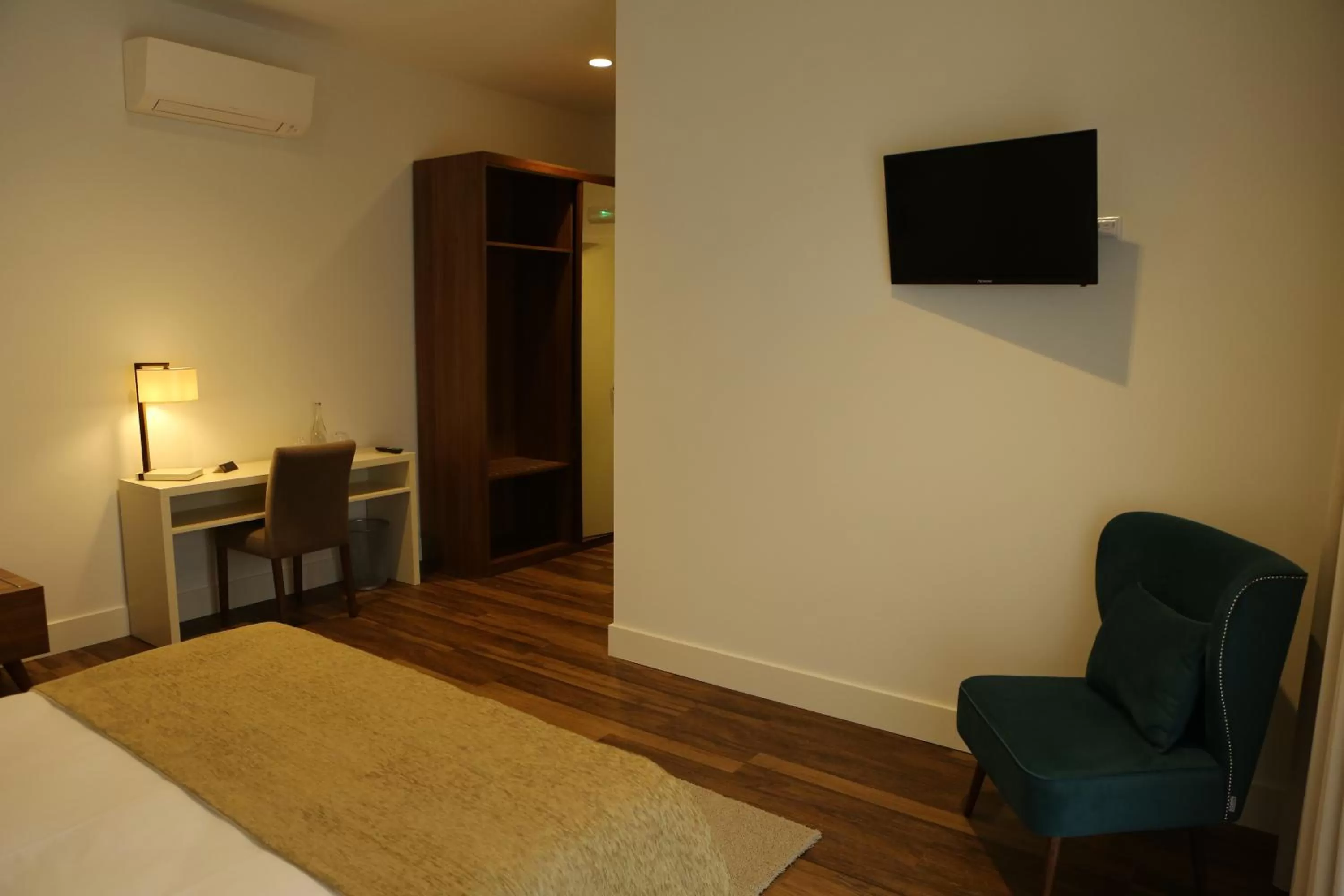 Seating area, Bed in Hotel Solar do Rebolo