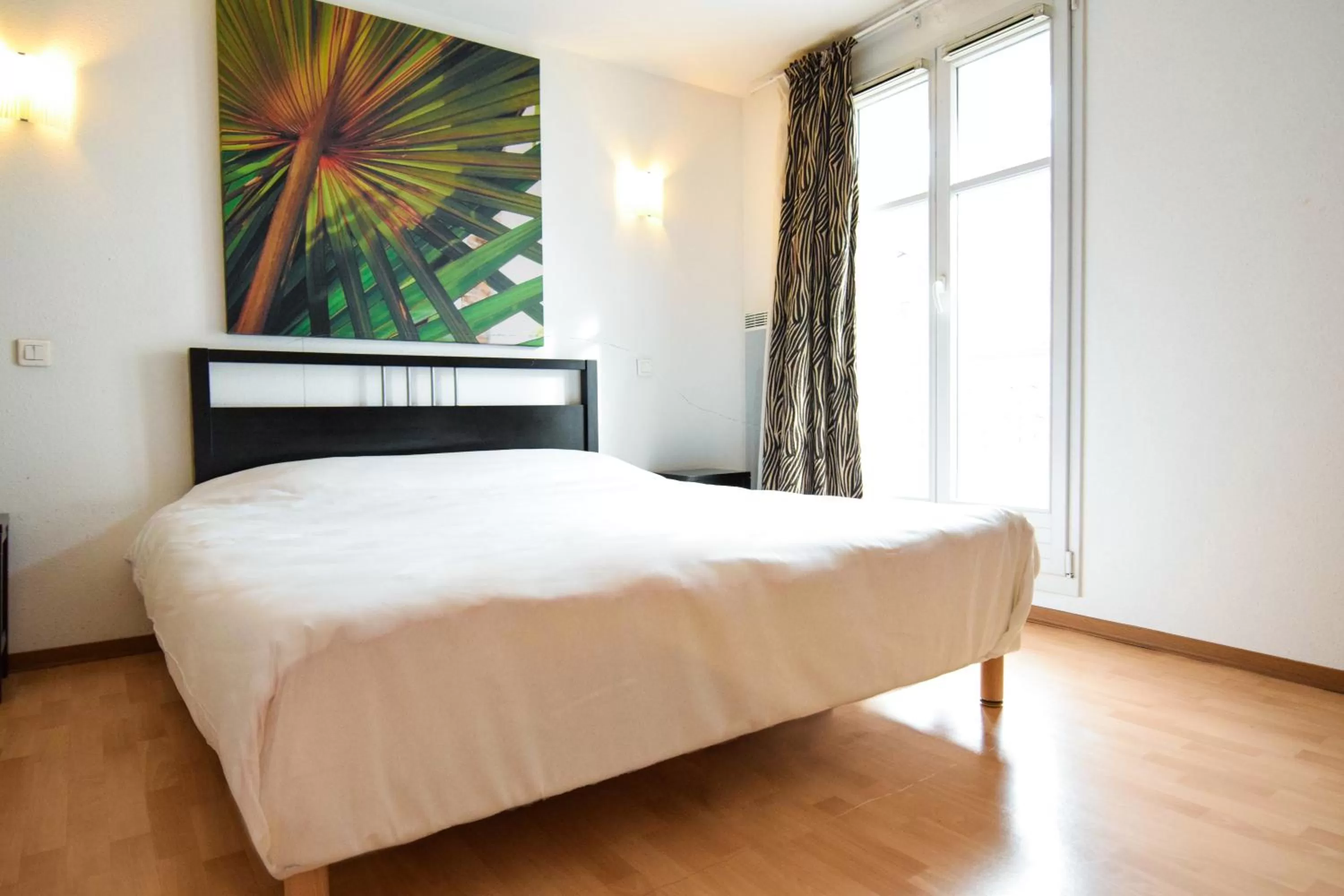 Photo of the whole room, Bed in Residhotel Mulhouse Centre