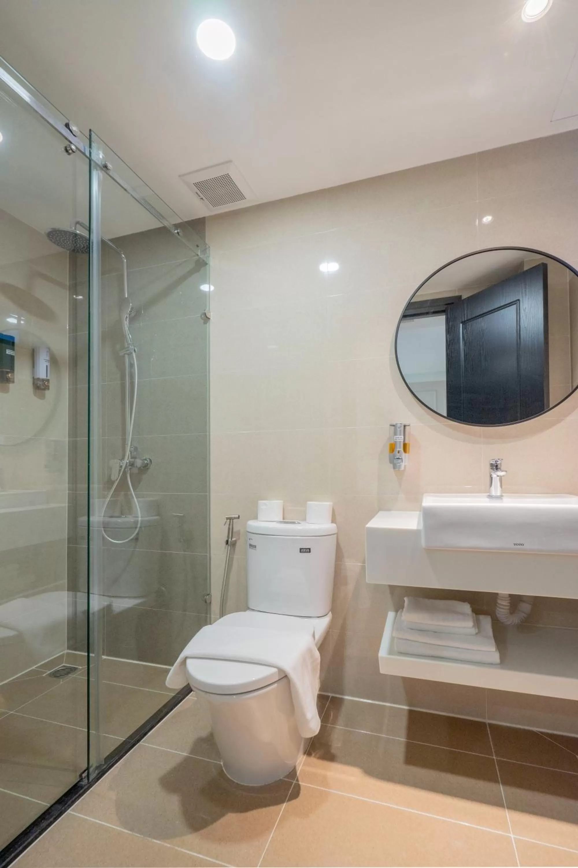 Shower, Bathroom in SAZI HOTEL - BÙI THỊ XUÂN