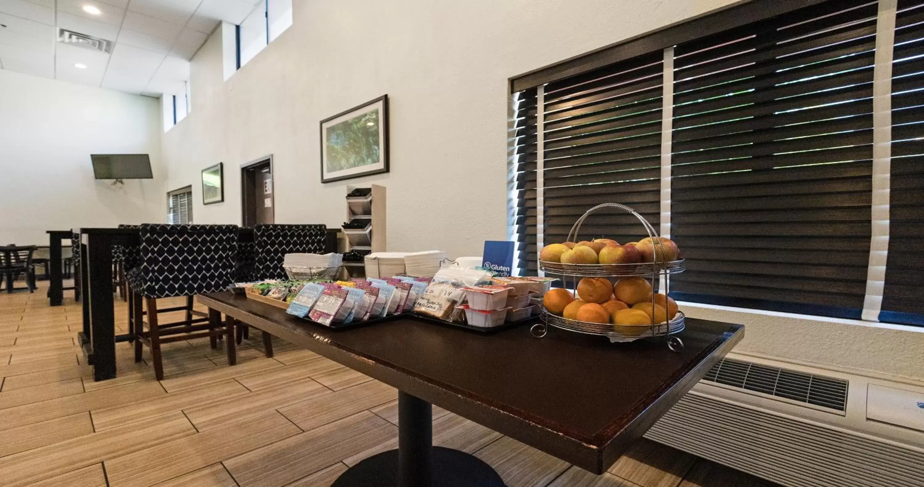 Continental breakfast in Best Western Heritage Inn Chico