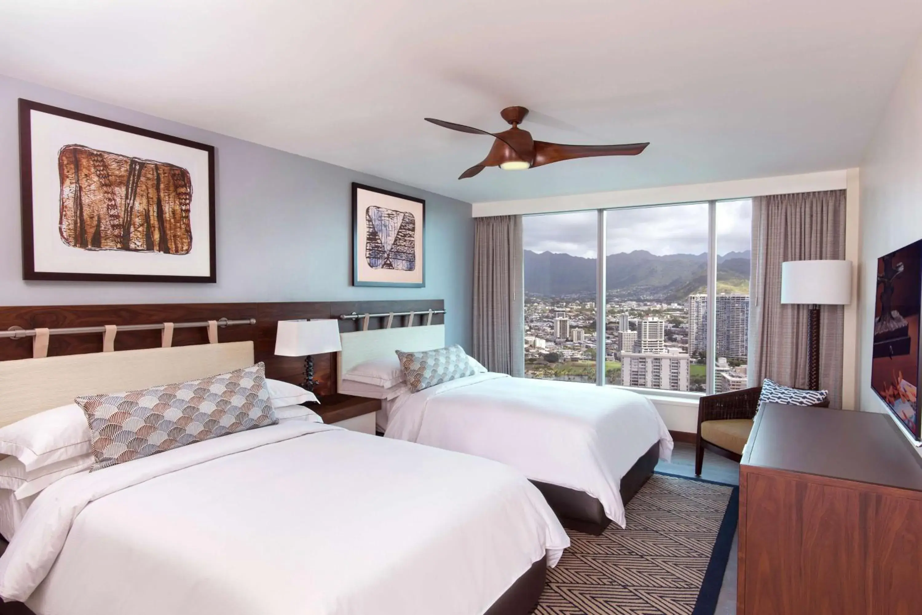 Bedroom, Bed in Hilton Grand Vacation Club The Grand Islander Waikiki Honolulu