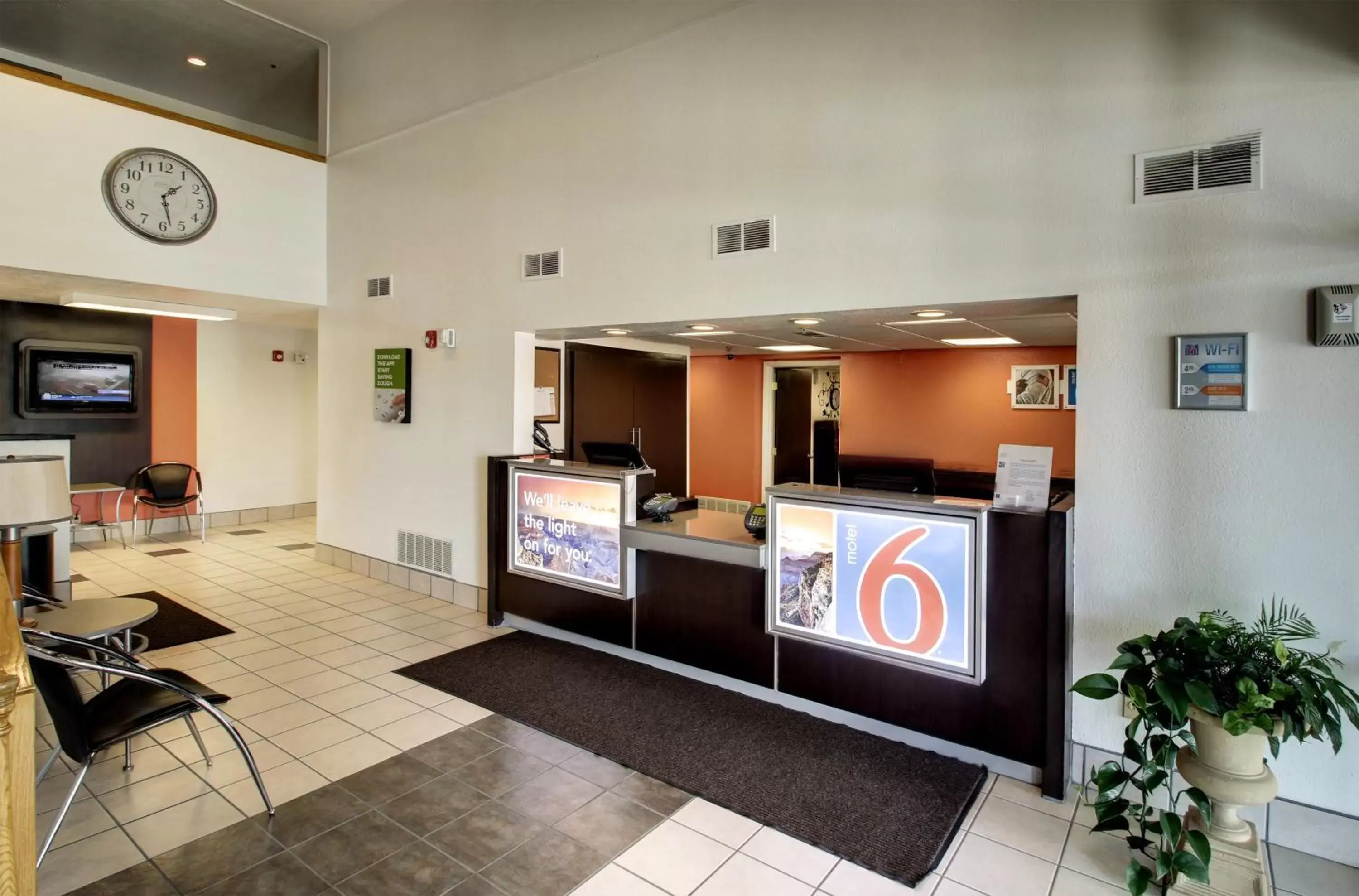 Lobby or reception, Lobby/Reception in Motel 6-Ogden, UT - Riverdale