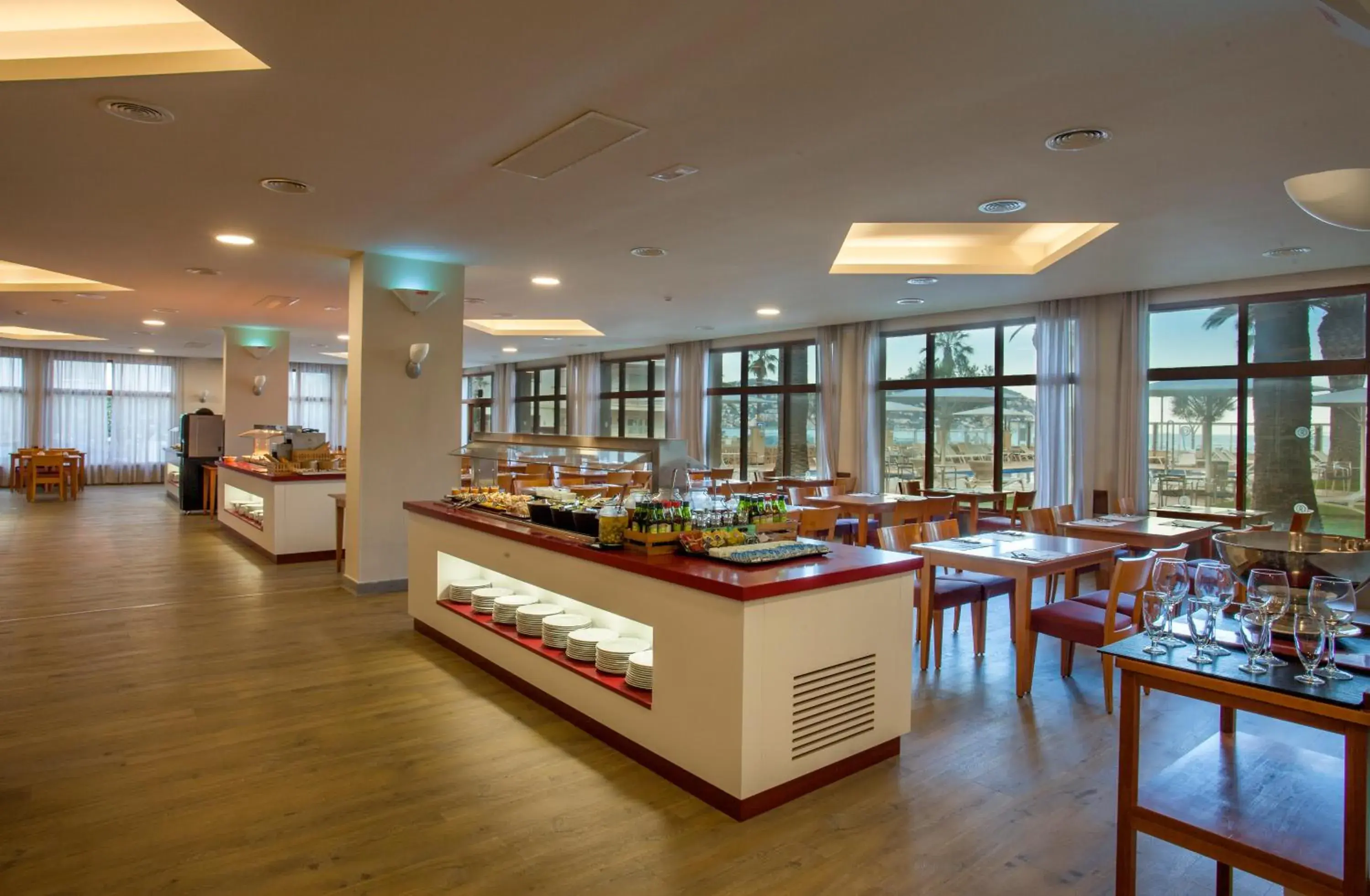 Restaurant/places to eat in Hotel Monterrey Roses by Pierre & Vacances Restaurant/places to eat in Hotel Monterrey Roses by Pierre & Vacances