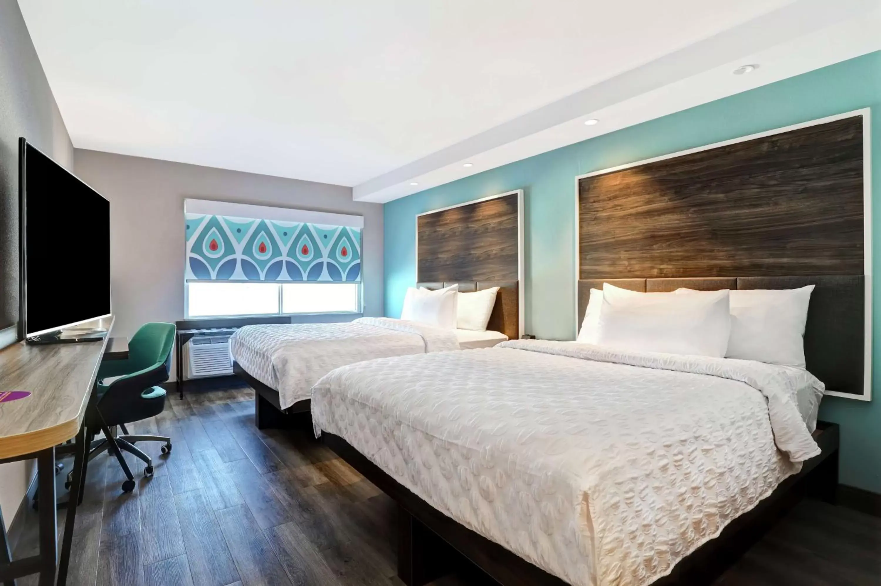 Bedroom, Bed in Tru By Hilton Edmonton Windermere