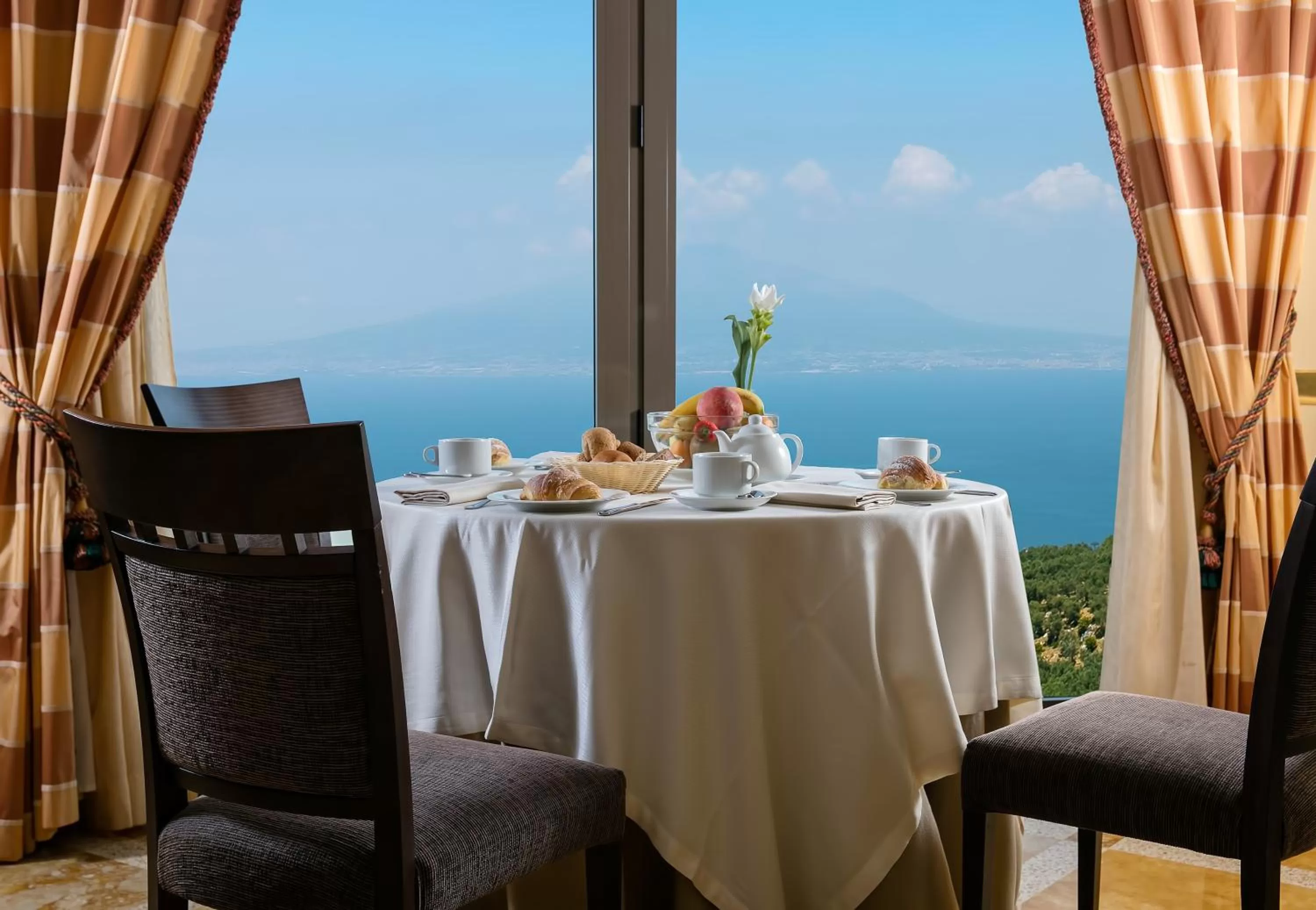 Restaurant/places to eat in Grand Hotel Due Golfi