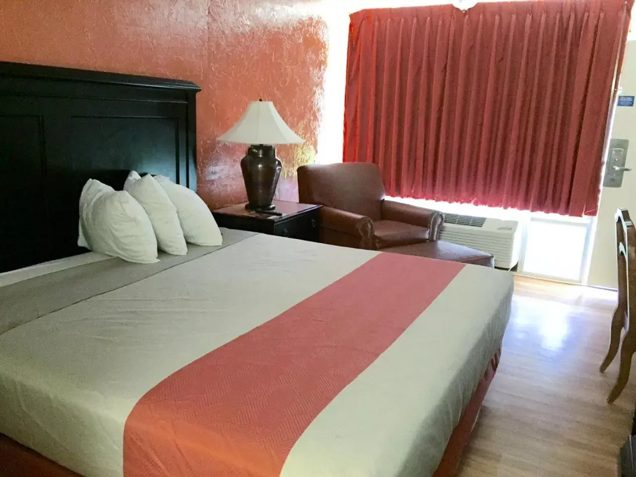 King Room - Smoking in Motel 6-Townsend, GA King Room - Smoking in Motel 6-Townsend, GA