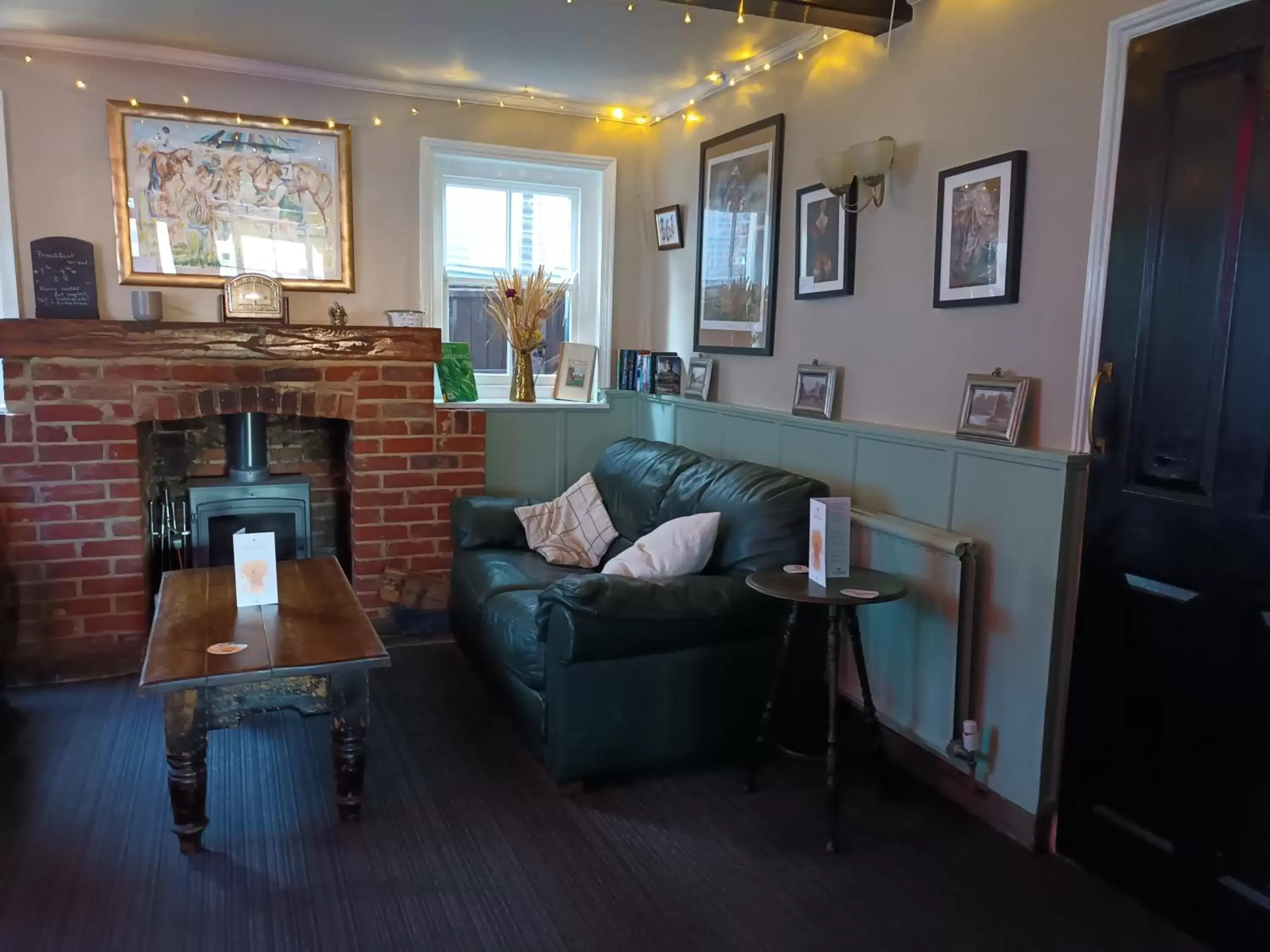 Seating Area in THE WHEATSHEAF INN