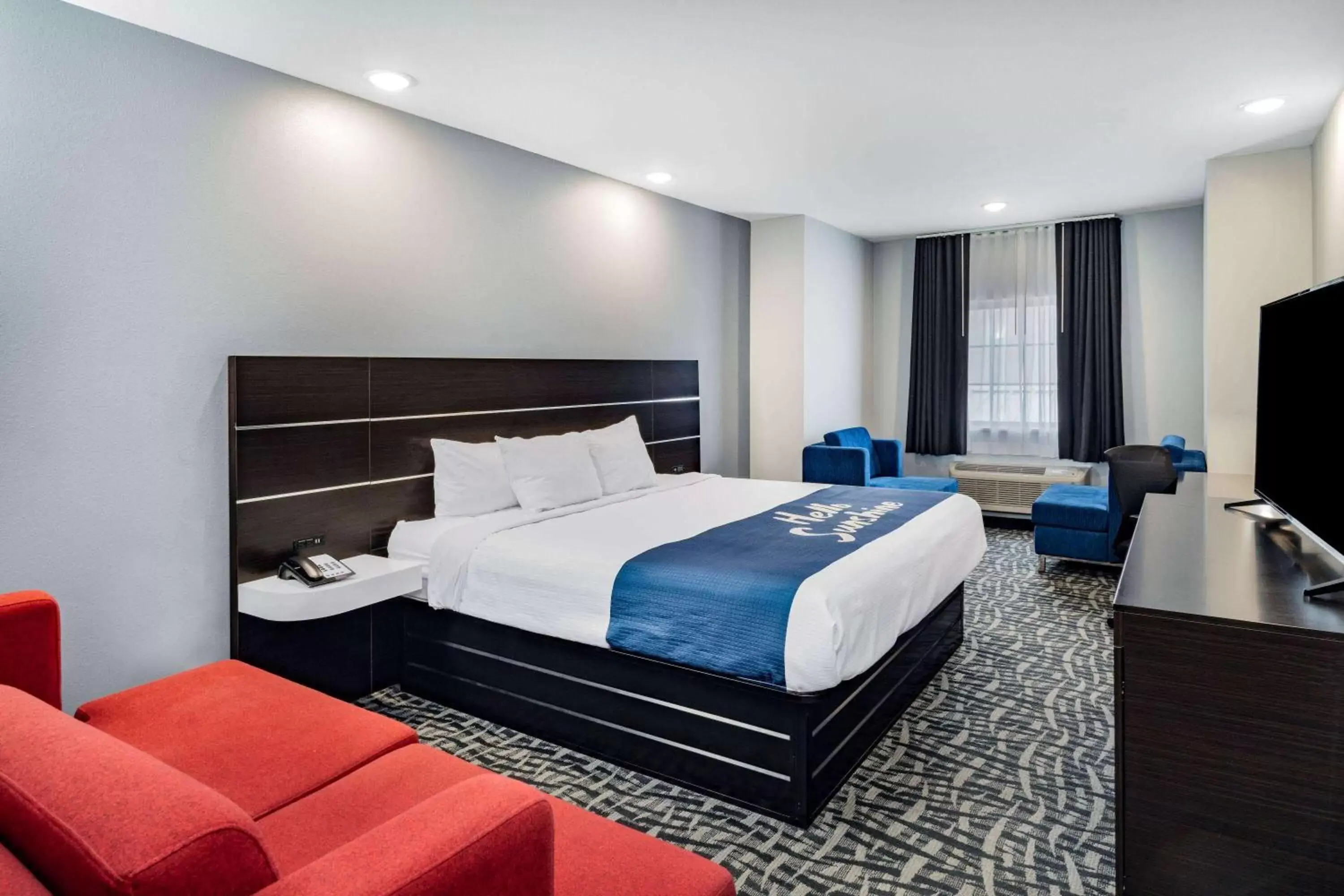 Photo of the whole room, Bed in Days Inn & Suites by Wyndham Horn Lake - Memphis Graceland