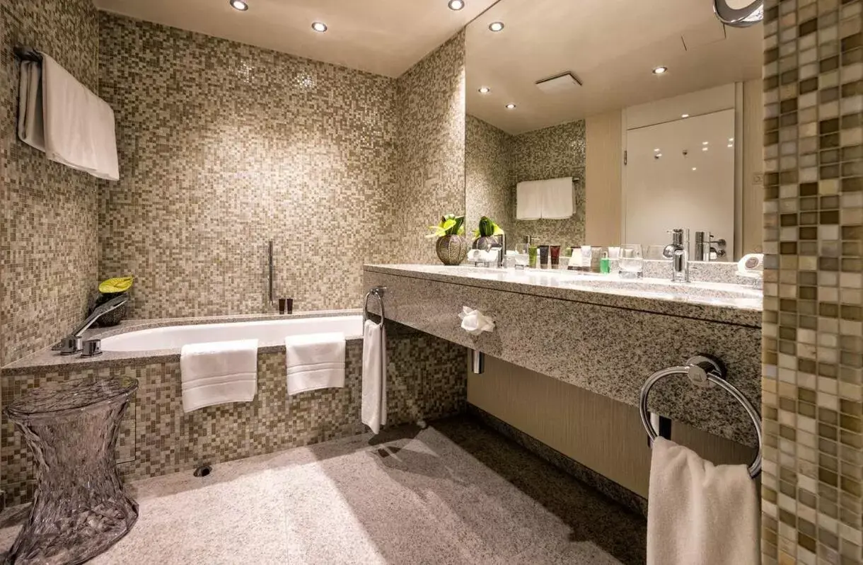 Bathroom in Hotel Eden Roc - The Leading Hotels of the World