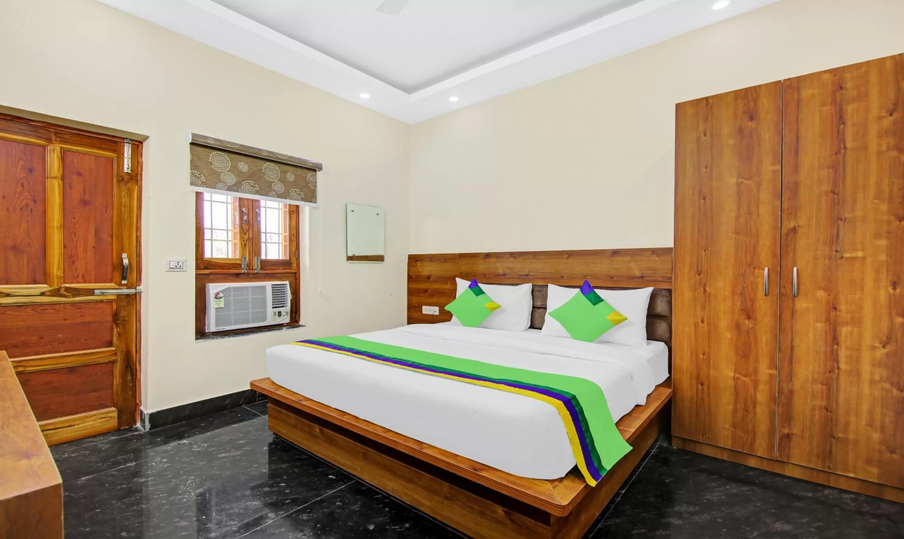 Bed in Treebo The Eden Roc