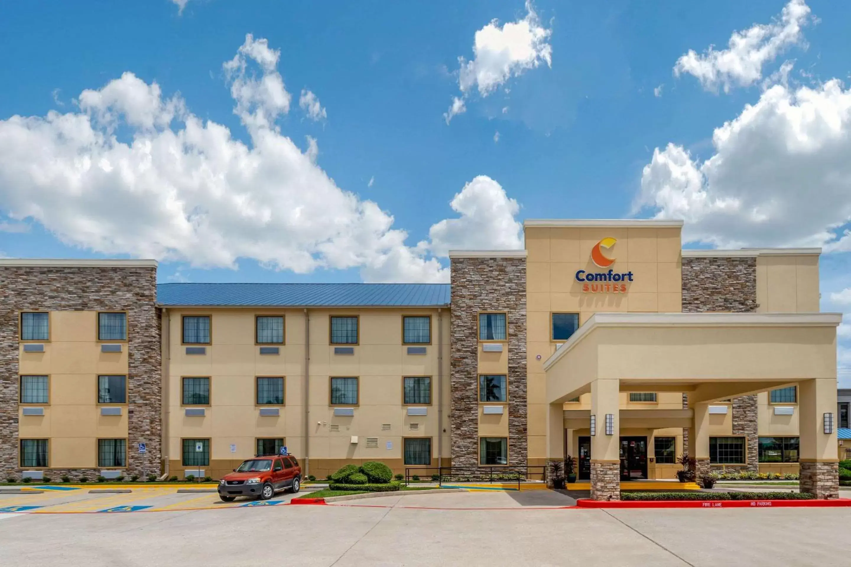 Property building in Comfort Suites Baytown I - 10 Property building in Comfort Suites Baytown I - 10